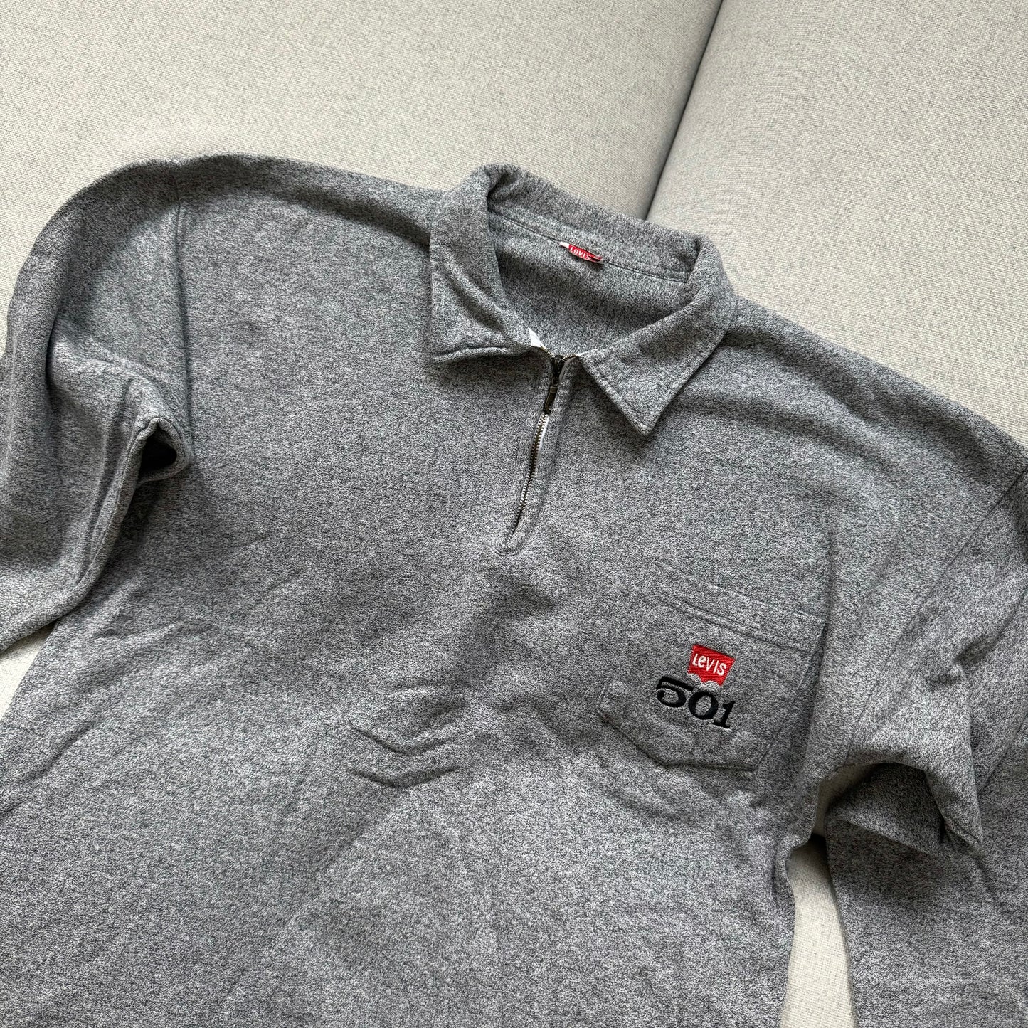 Levis sweater (M)