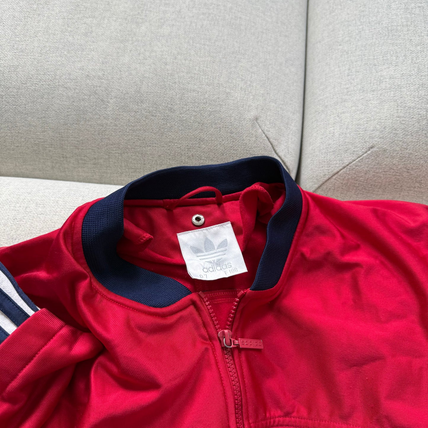 Adidas jacket (M)