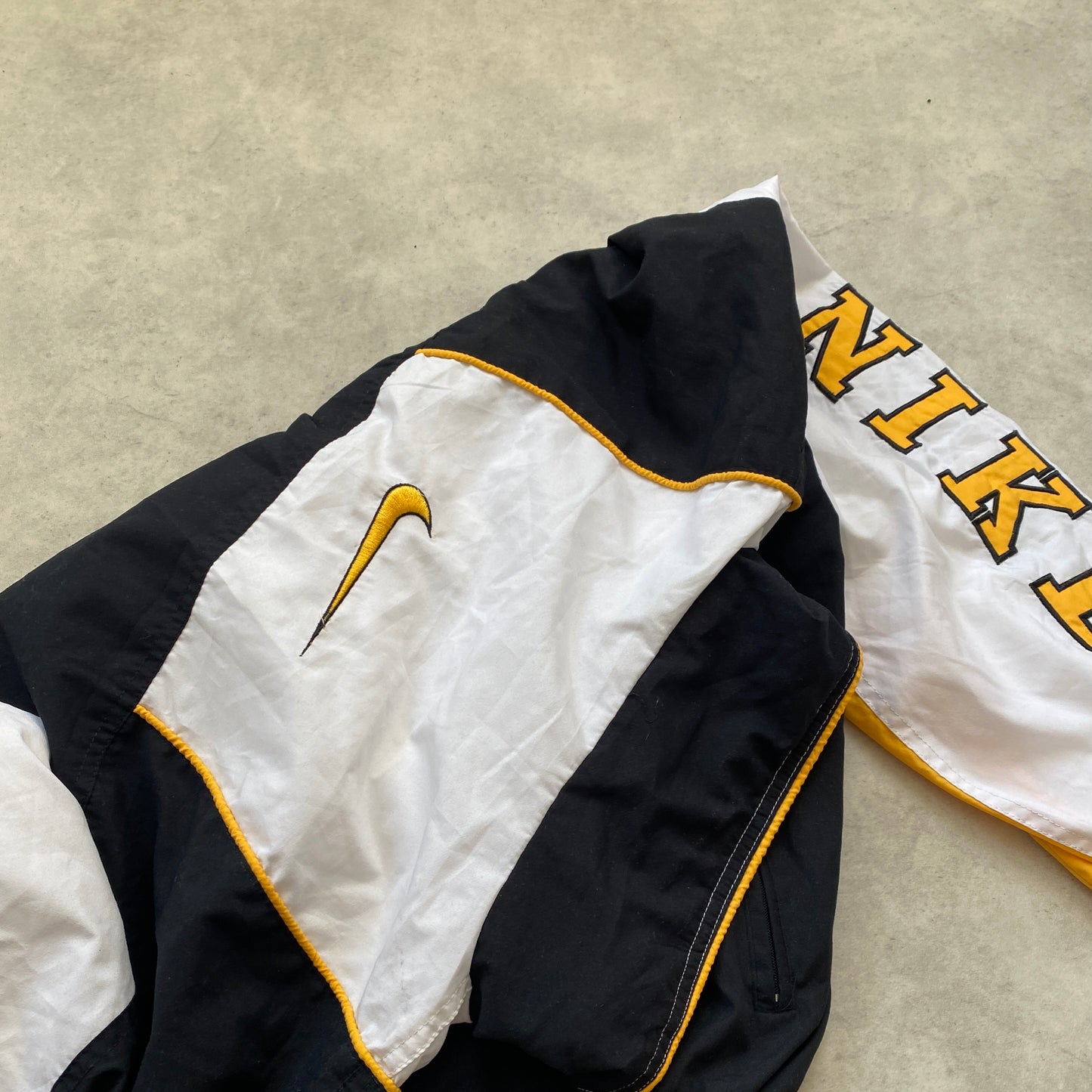 Nike RARE track suit (L-XL)