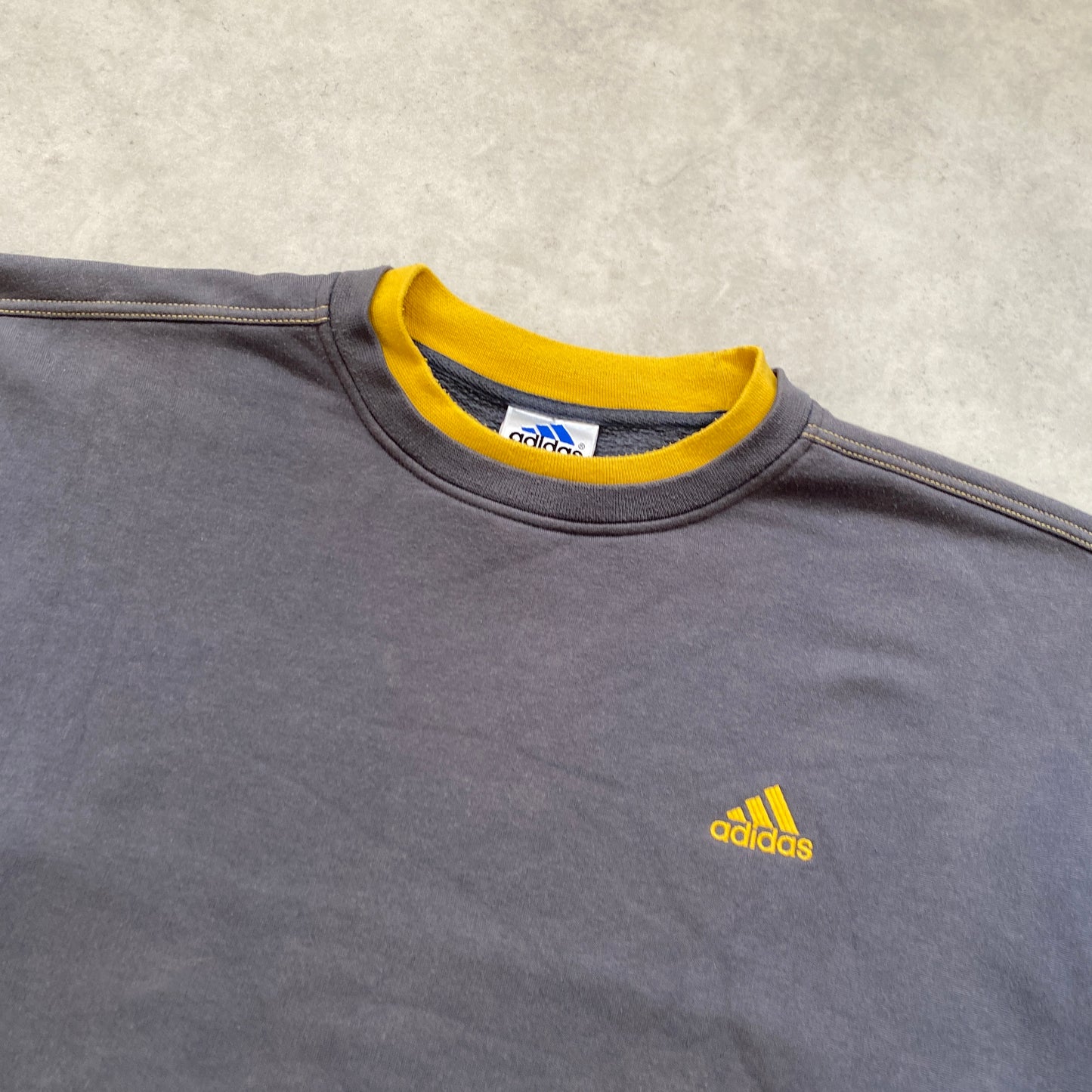 Adidas heavyweight sweater (XL)