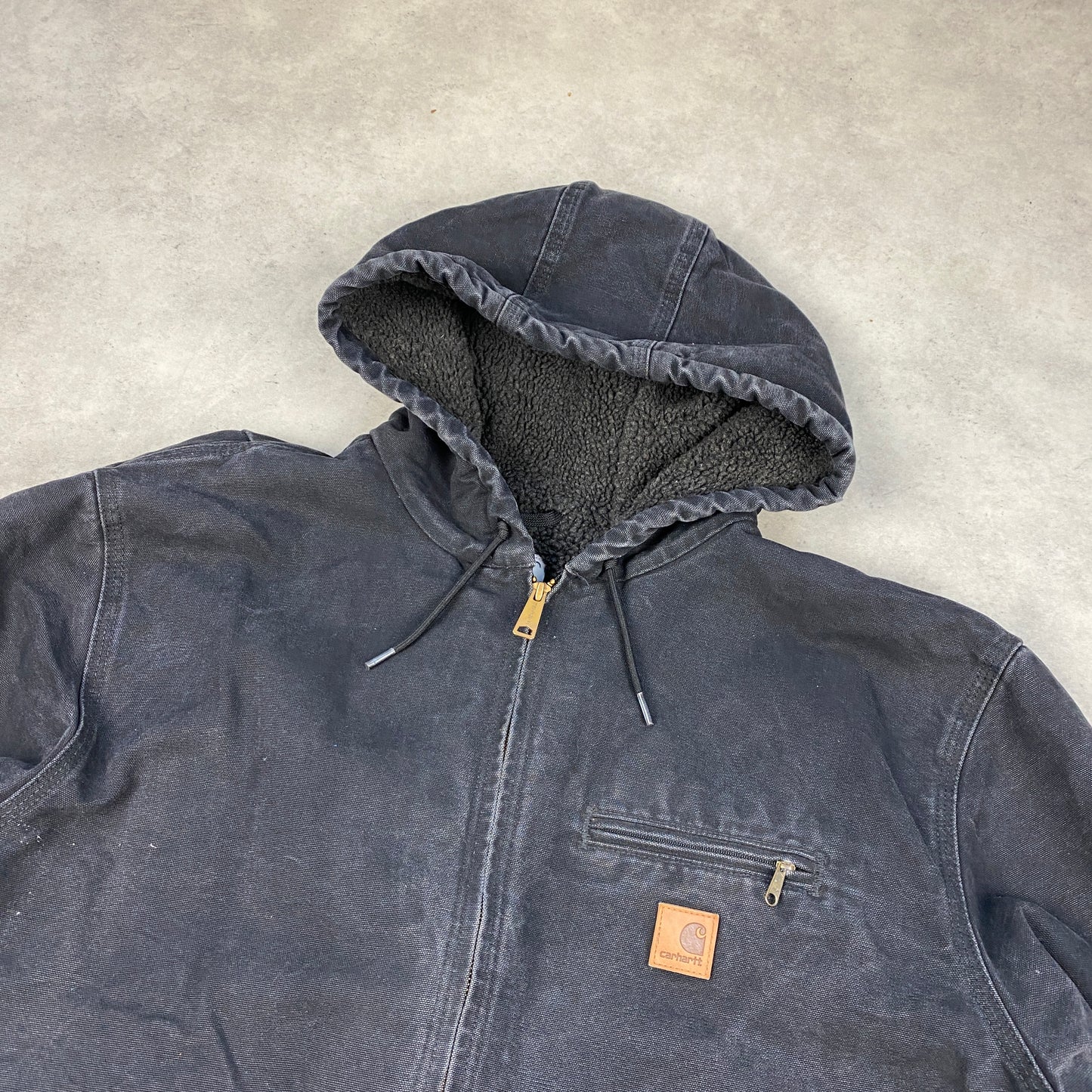 Carhartt distressed heavyweight jacket (L-XL)