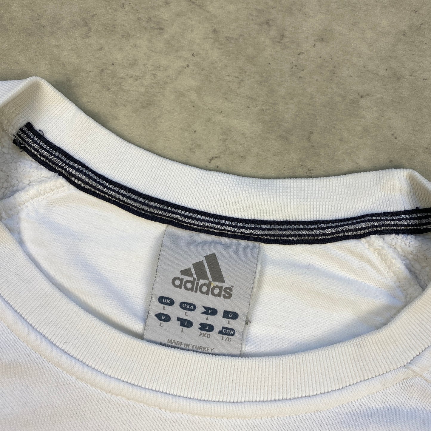 Adidas sweater (L)