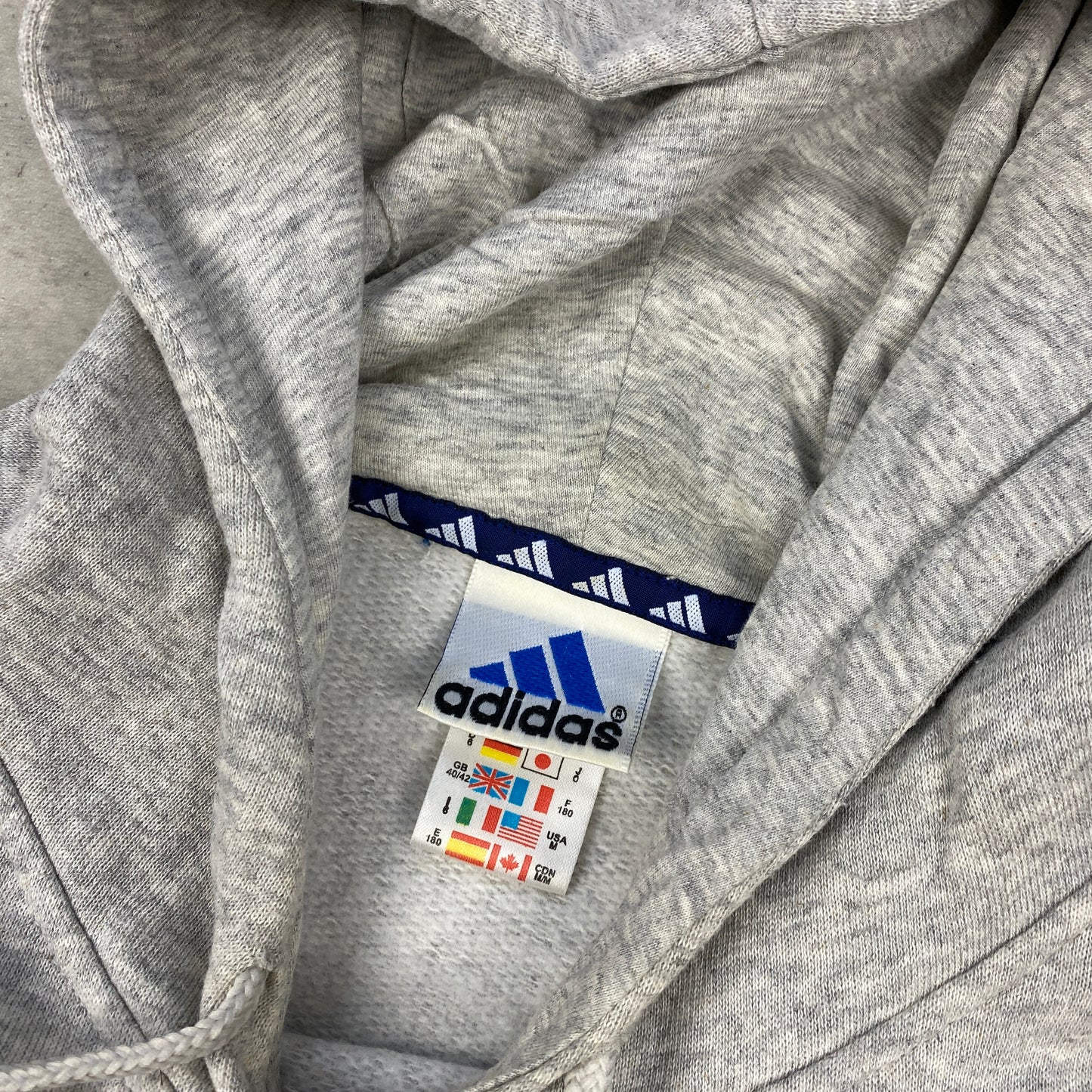 Adidas hoodie (M-L)