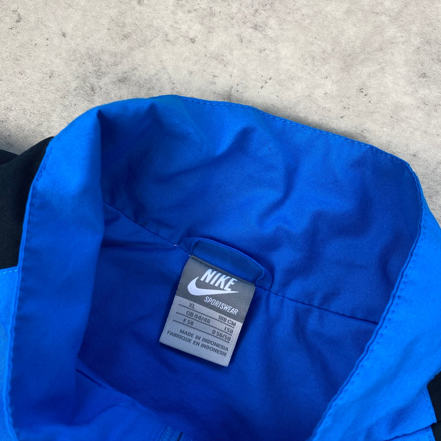 Nike track jacket (L-XL)