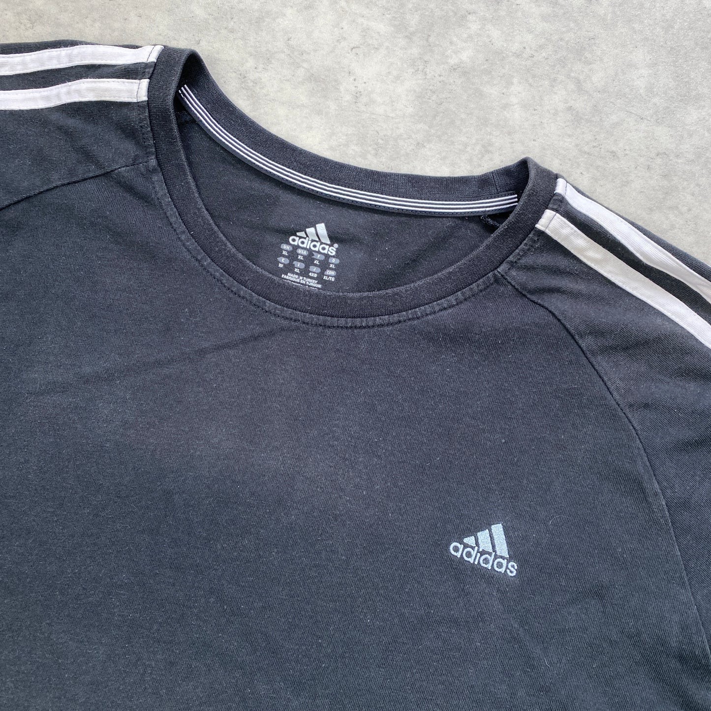Adidas tee (XL)