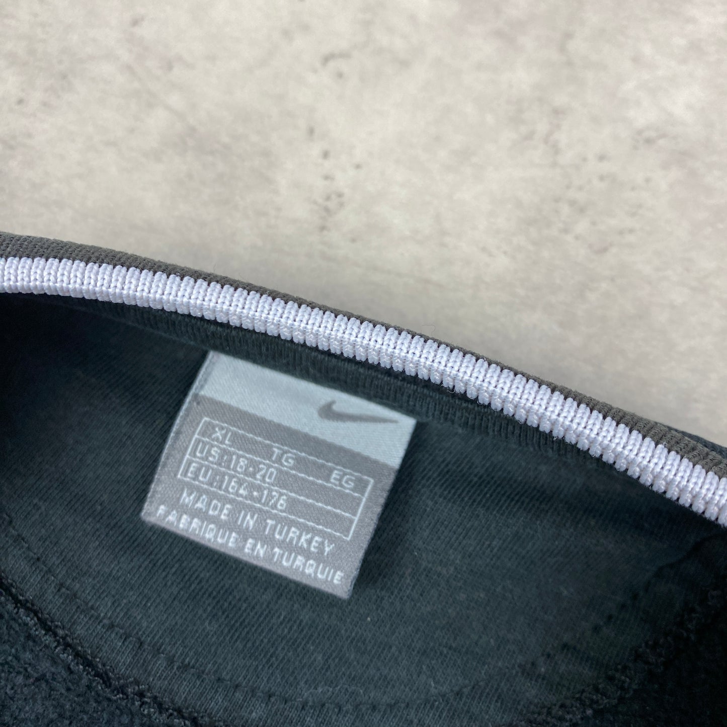 Nike sweater (XS-S)