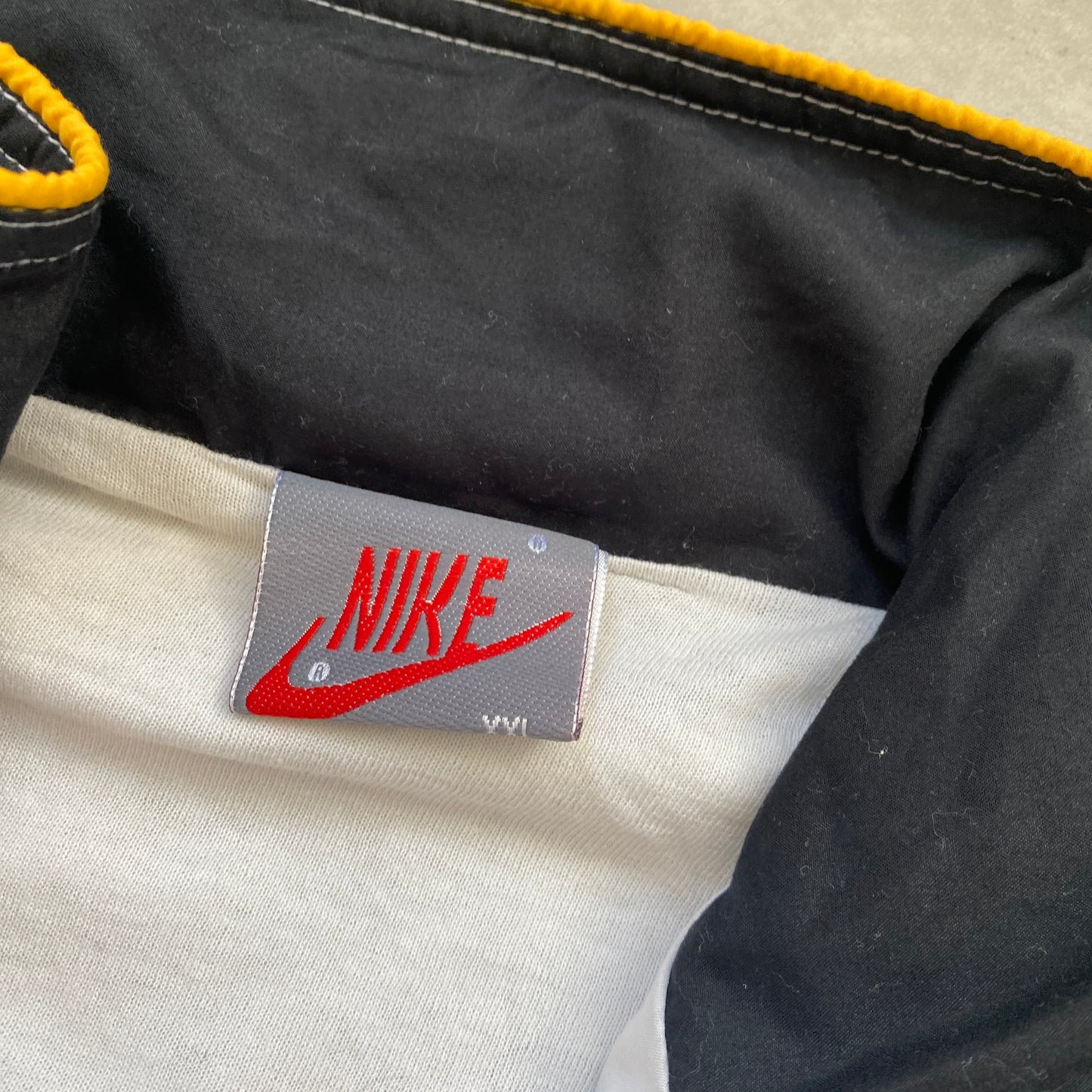 Nike RARE track suit (L-XL)