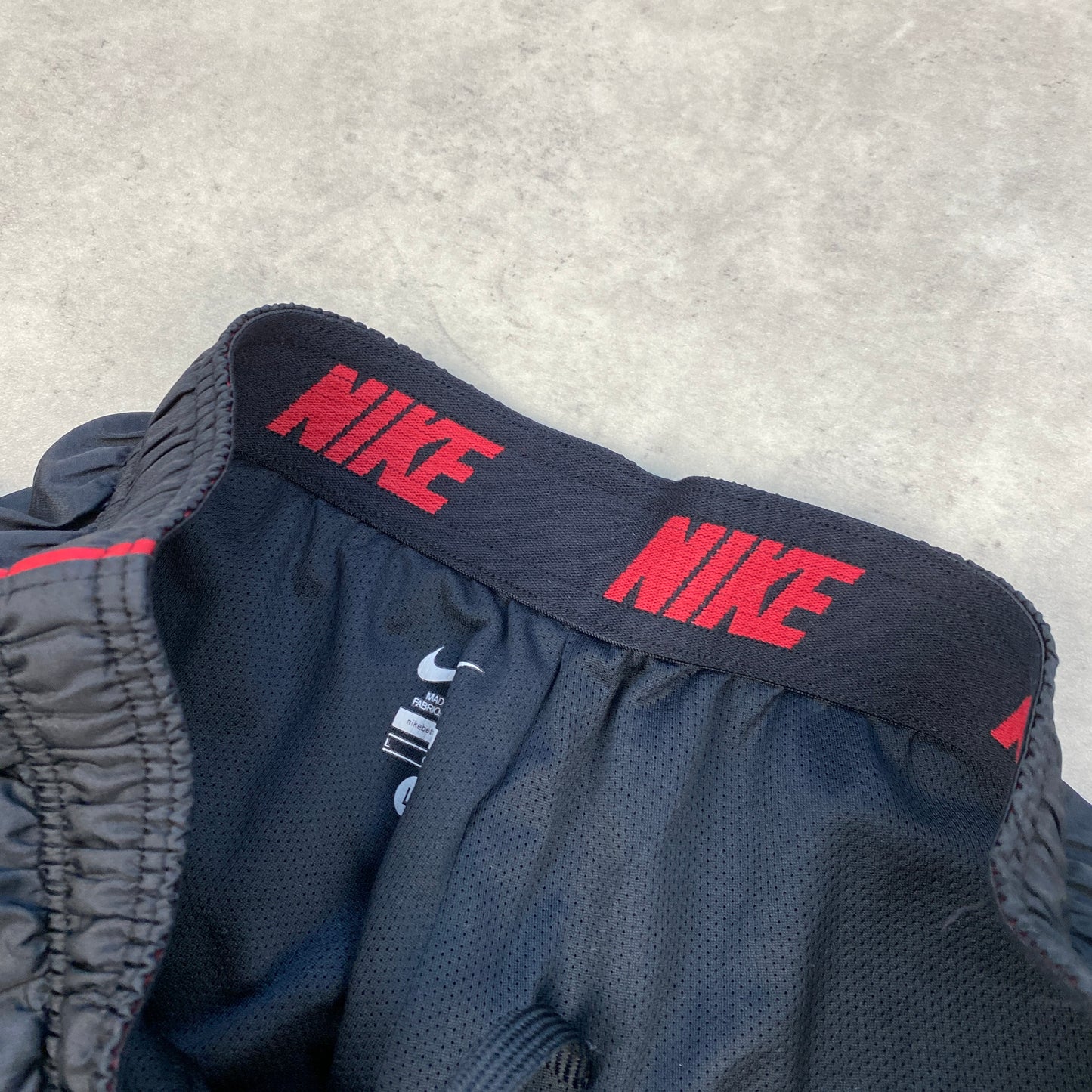 Nike track pants (L)