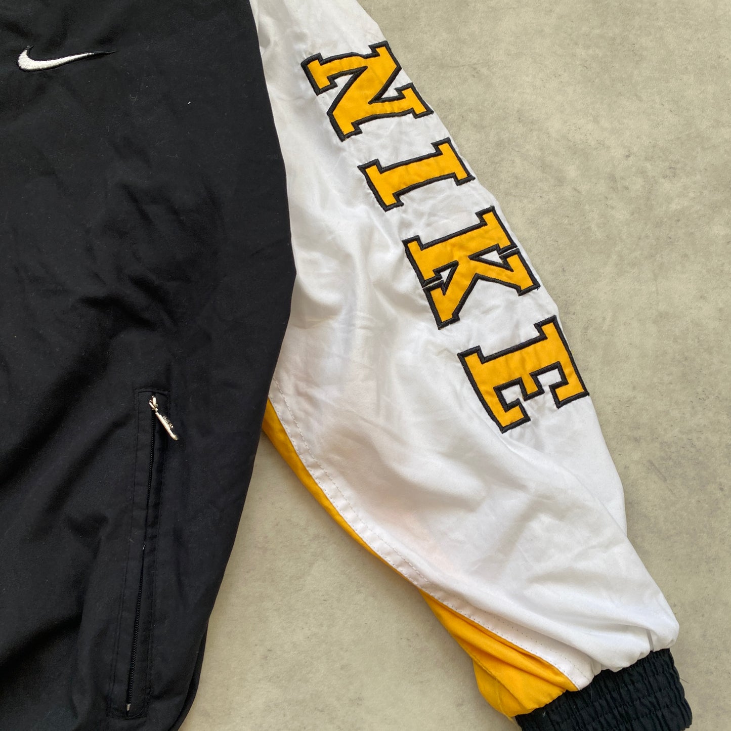 Nike RARE track suit (L-XL)
