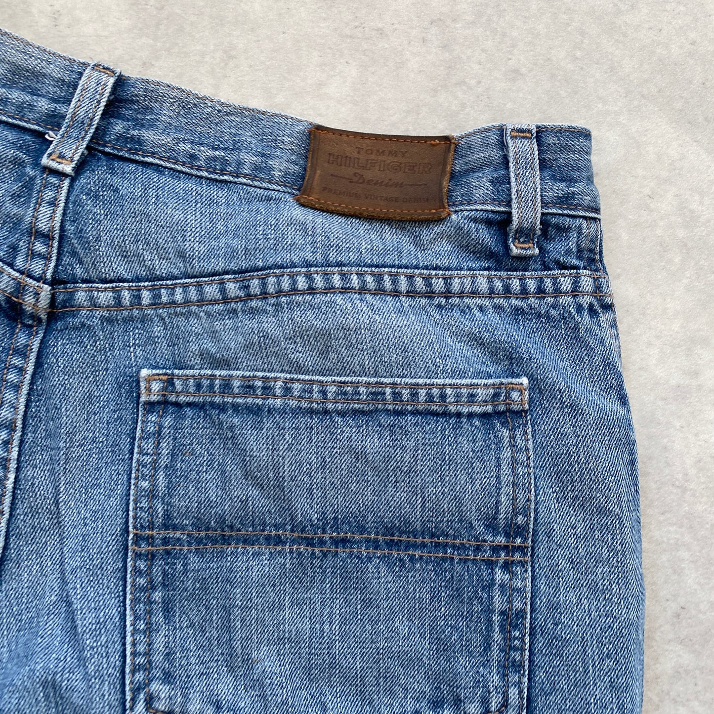 Tommy Hilfiger vintage denim short (L)