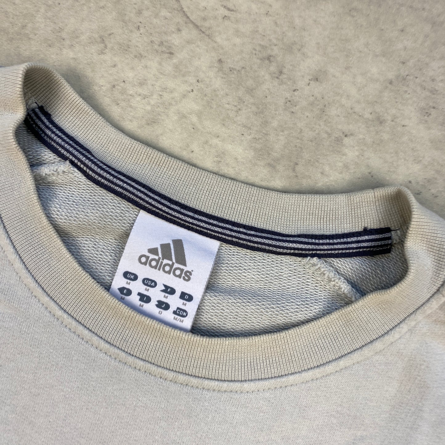 Adidas sweater (M)
