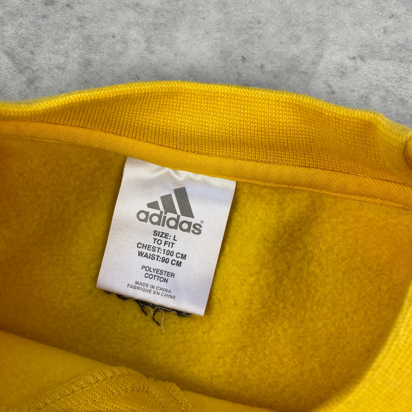 Adidas sweater (L-XL)