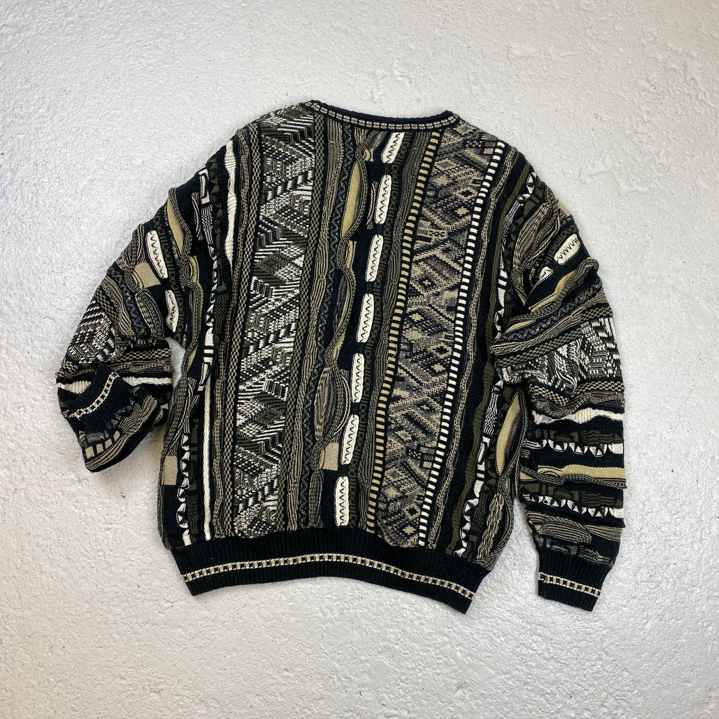 VTG RARE heavyweight knit sweater (L)