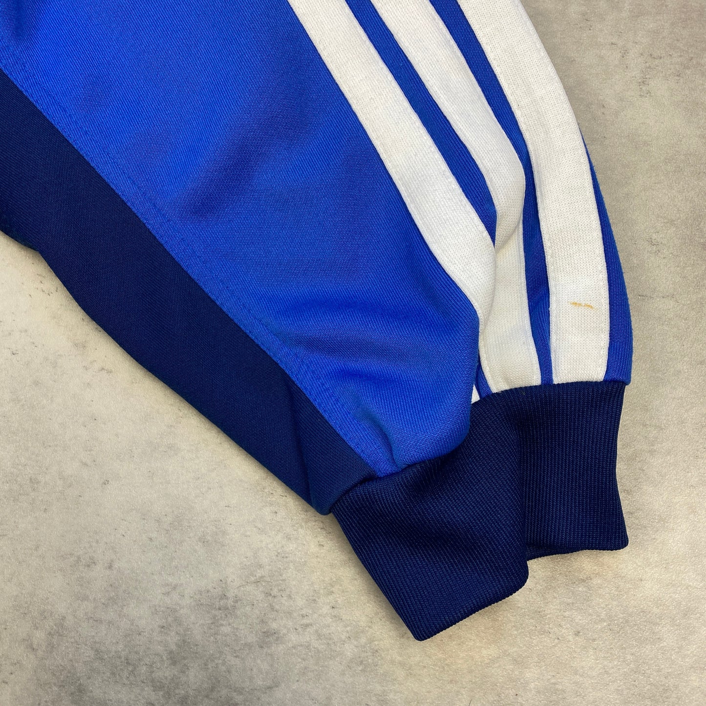 Adidas jacket (L-XL)