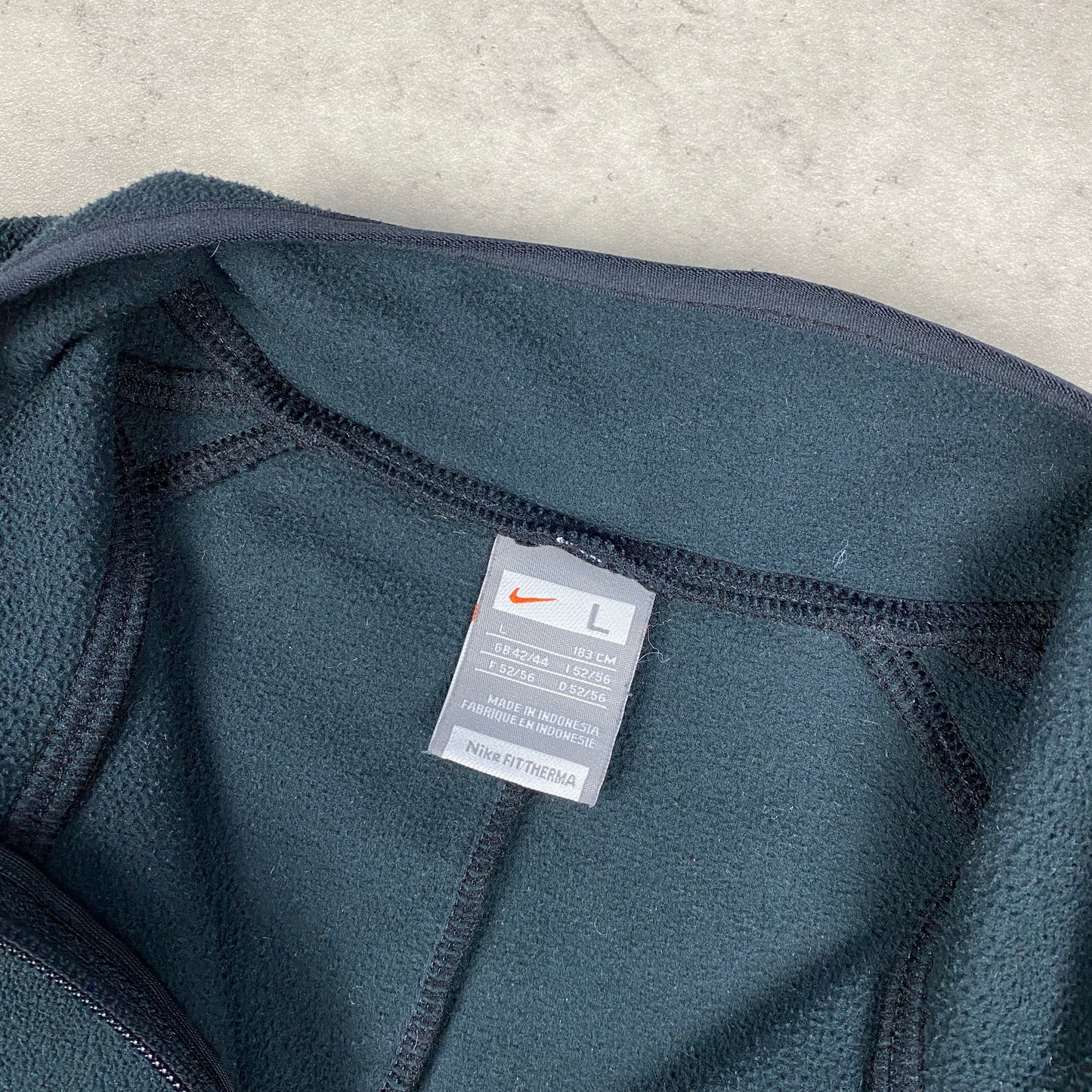 Nike fleece zip sweater (L)