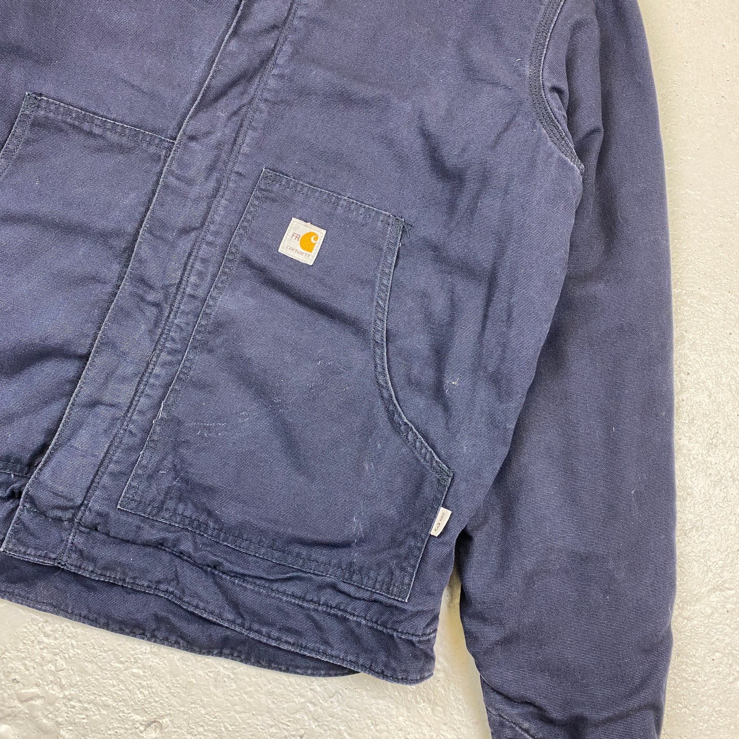 Carhartt distressed detroit jacket (L-XL)
