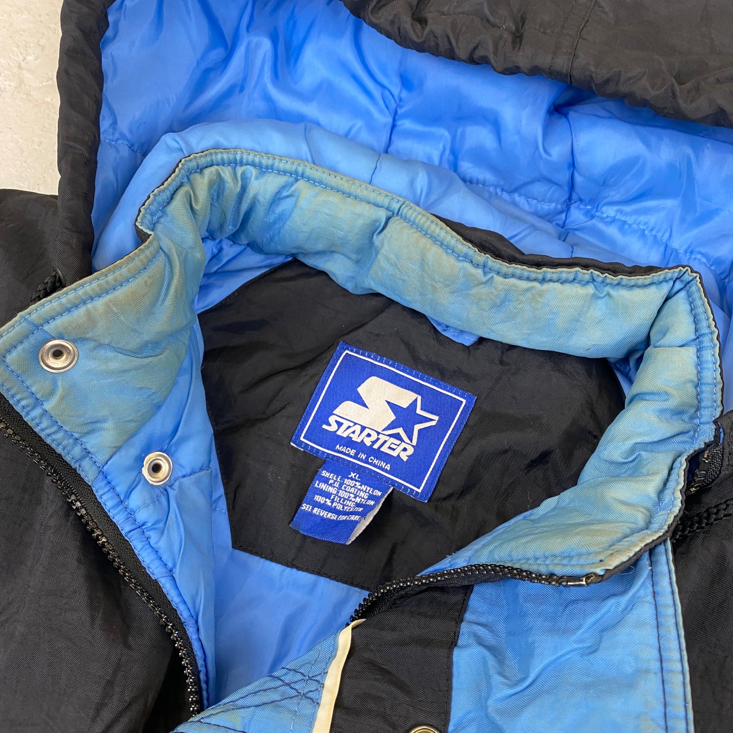 Starter RARE North Carolina heavyweight embroidered windbreaker (XL)