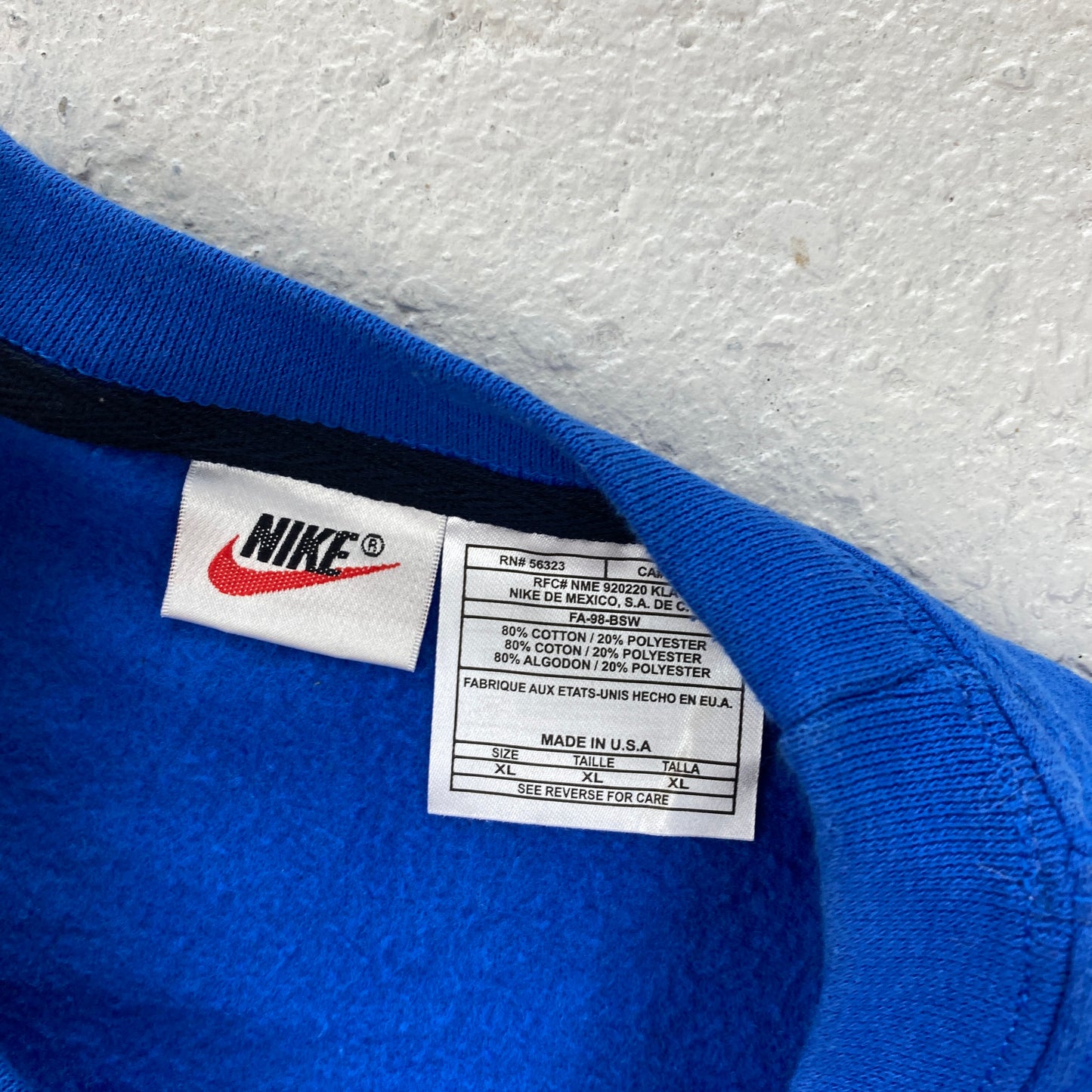 Nike RARE center swoosh sweater (M)