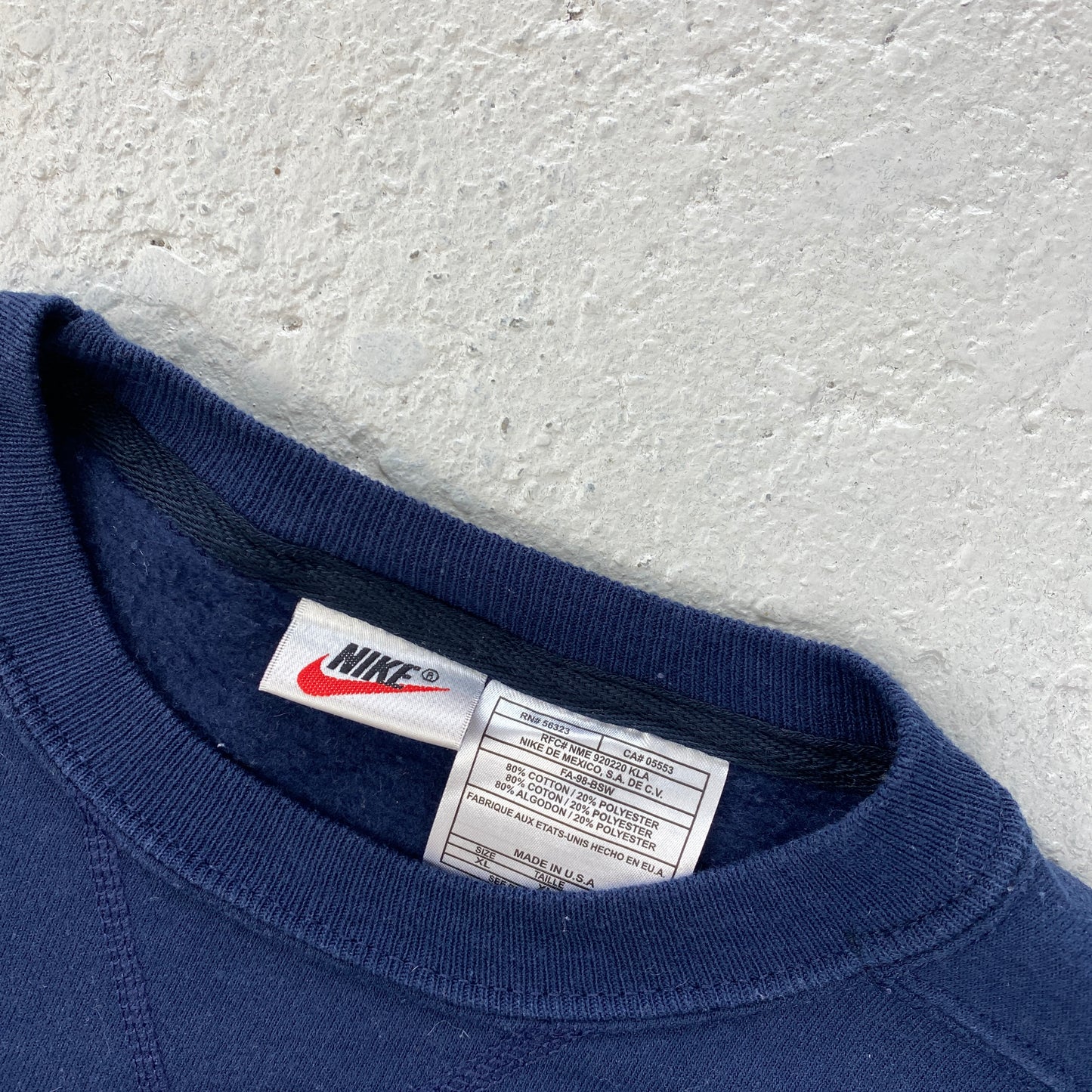 Nike RARE center swoosh sweater (S-M)