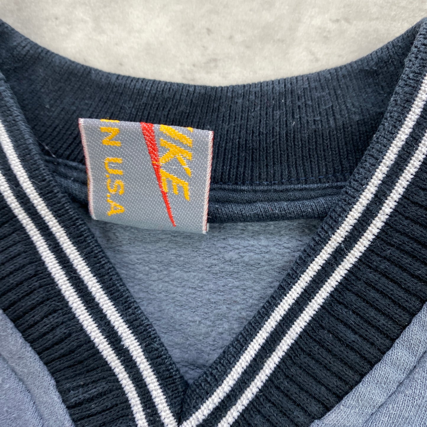 Nike RARE v-neck Bootleg heavyweight sweater (S)