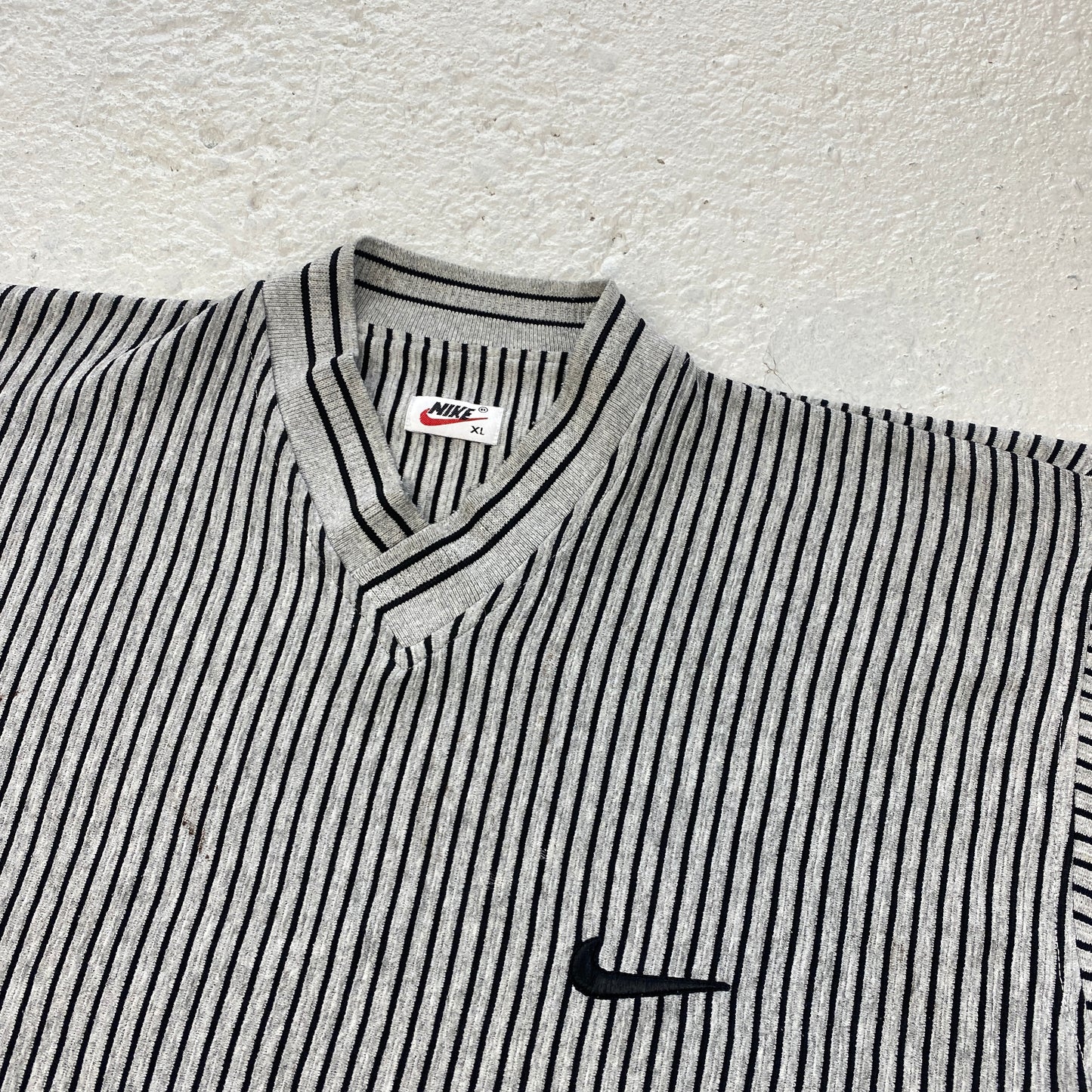 Nike RARE v-neck tee (M-L)