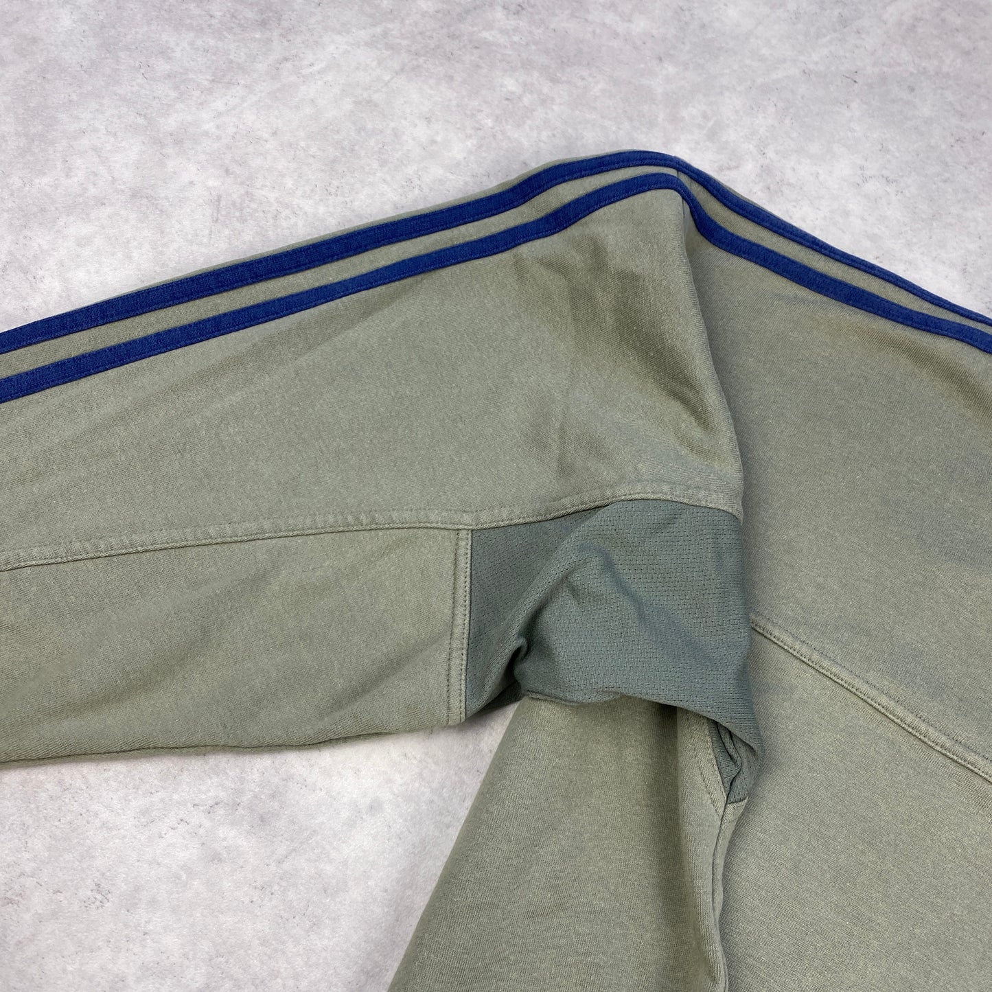 Adidas heavyweight 1/4 zip sweater (L)