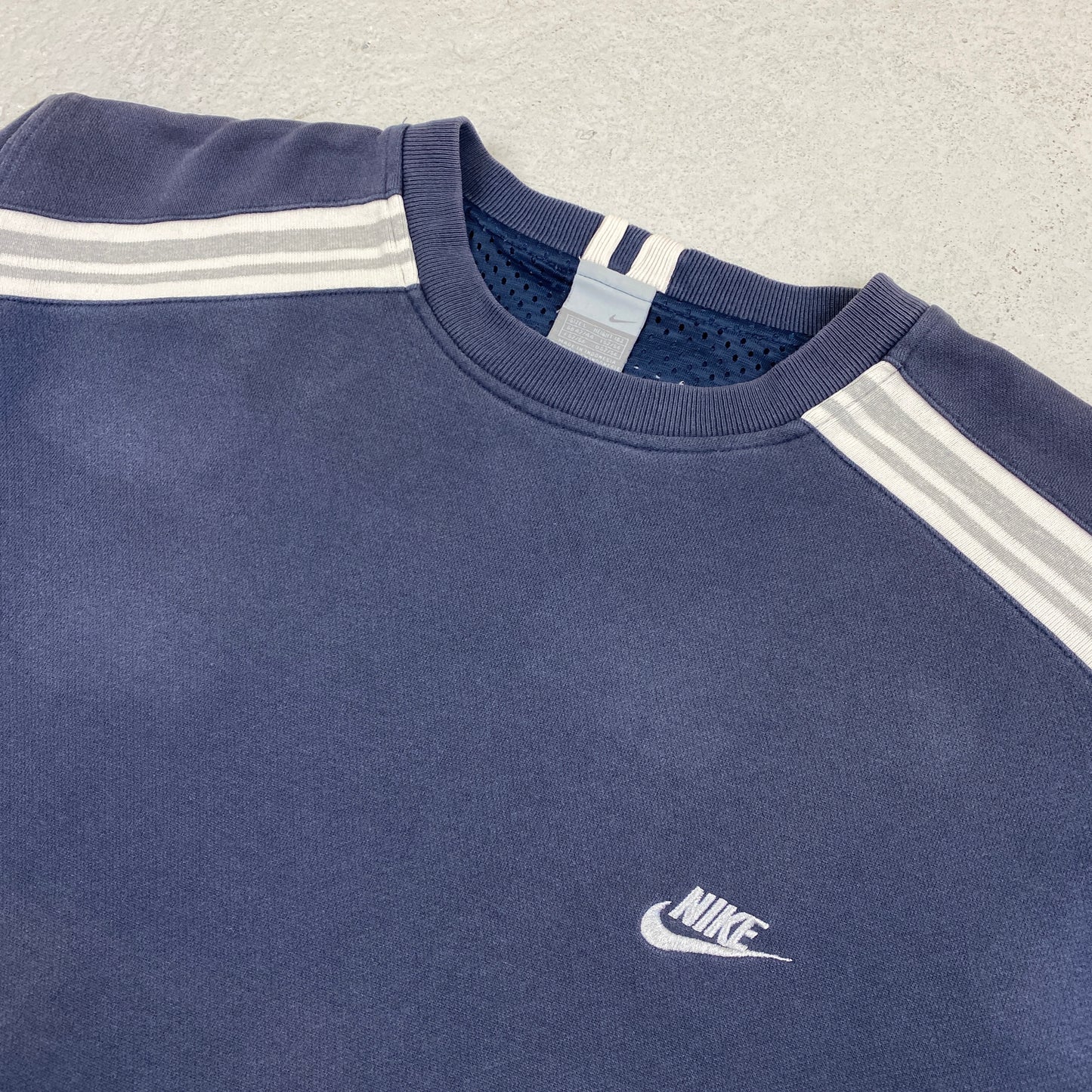 Nike heavyweight embroidered sweater (L)