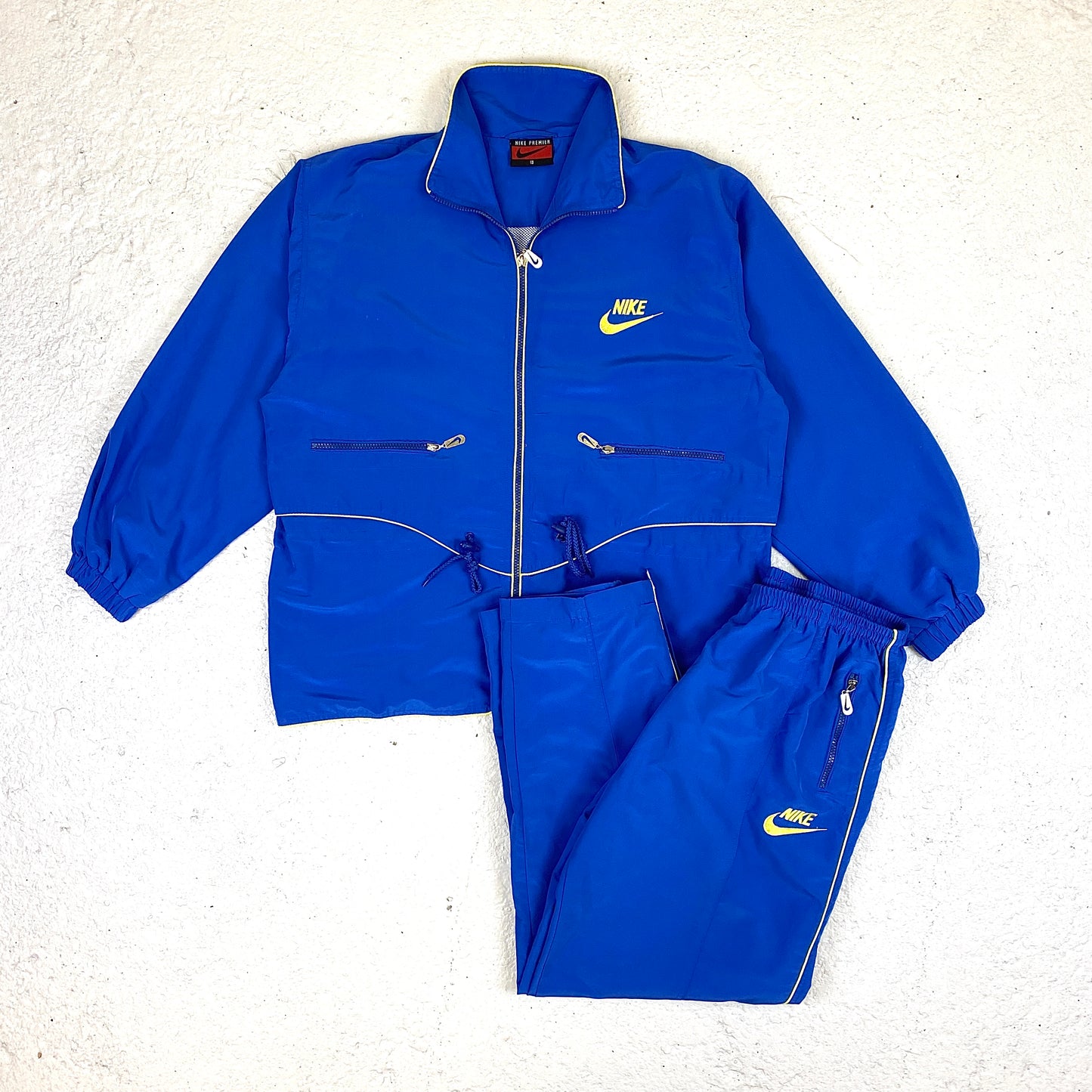 Nike RARE embroidered tracksuit (M-L)