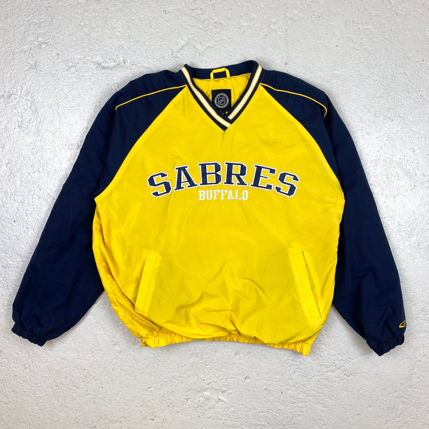Sabres Buffalo RARE embroidered windbreaker (M-L)