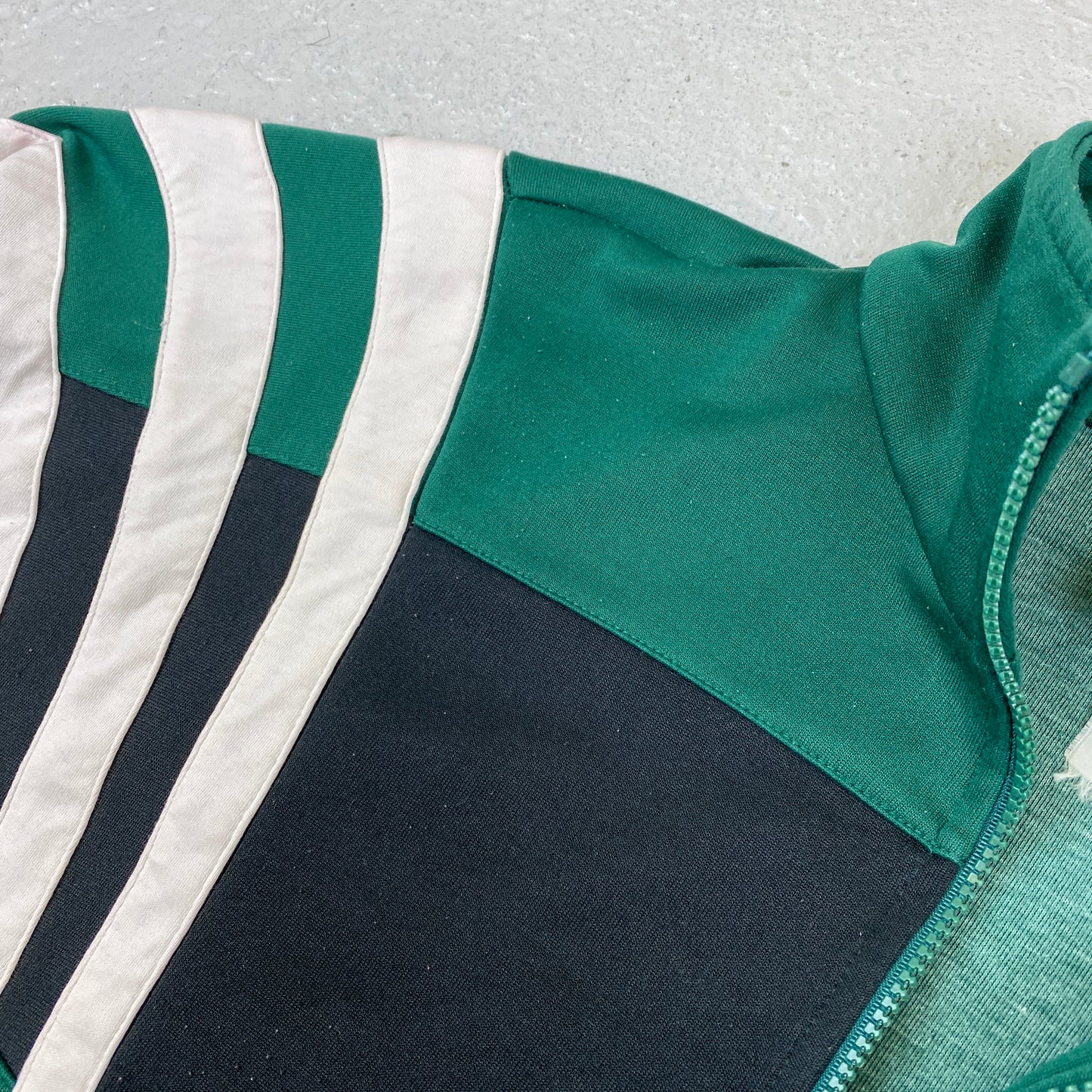 Adidas RARE embroidered zip sweater (L-XL)