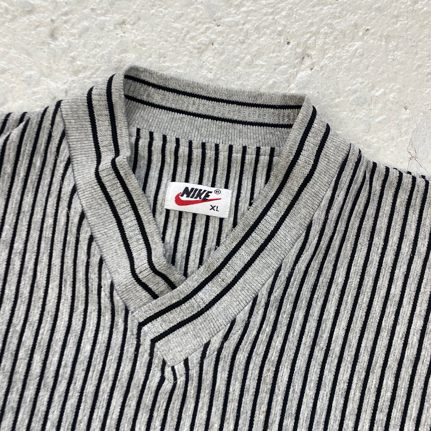 Nike RARE v-neck tee (M-L)
