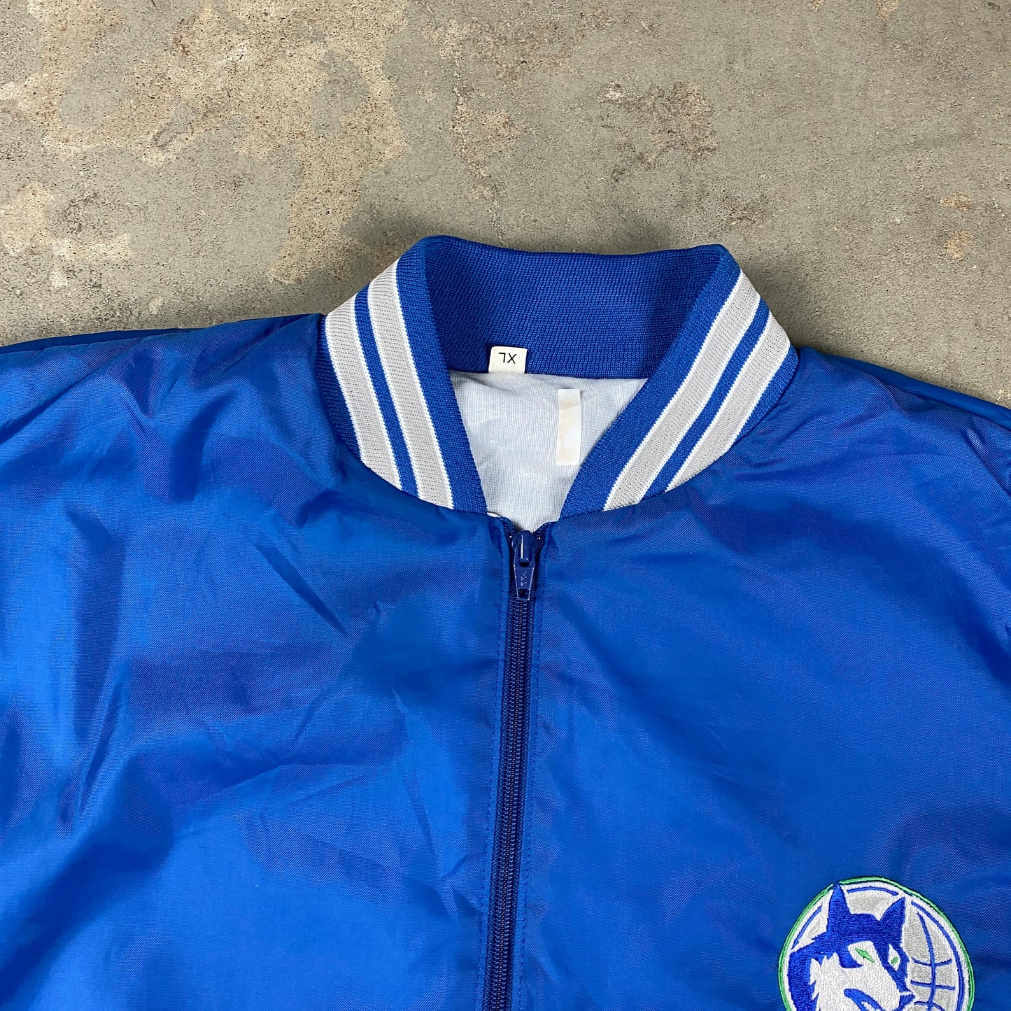 Minnesota Timberwolves 1/4 zip windbreaker (M)