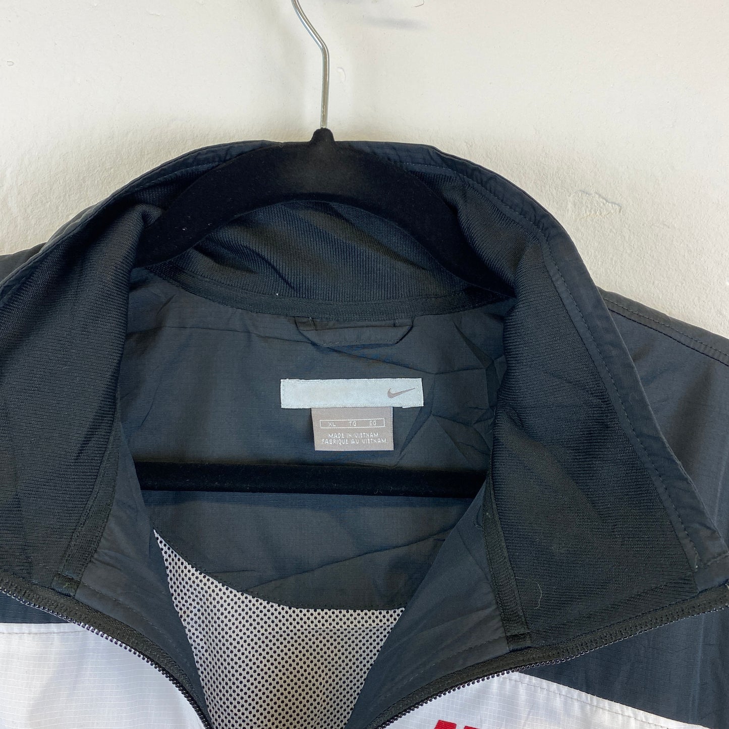 Nike track jacket (L-XL)