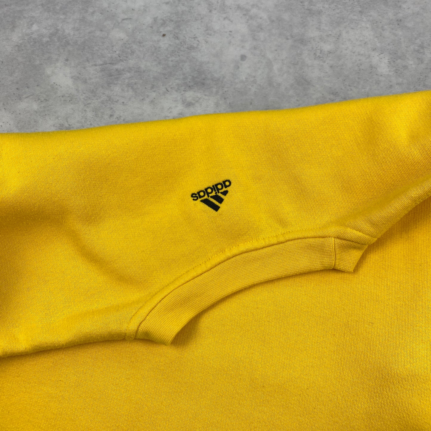 Adidas sweater (L-XL)