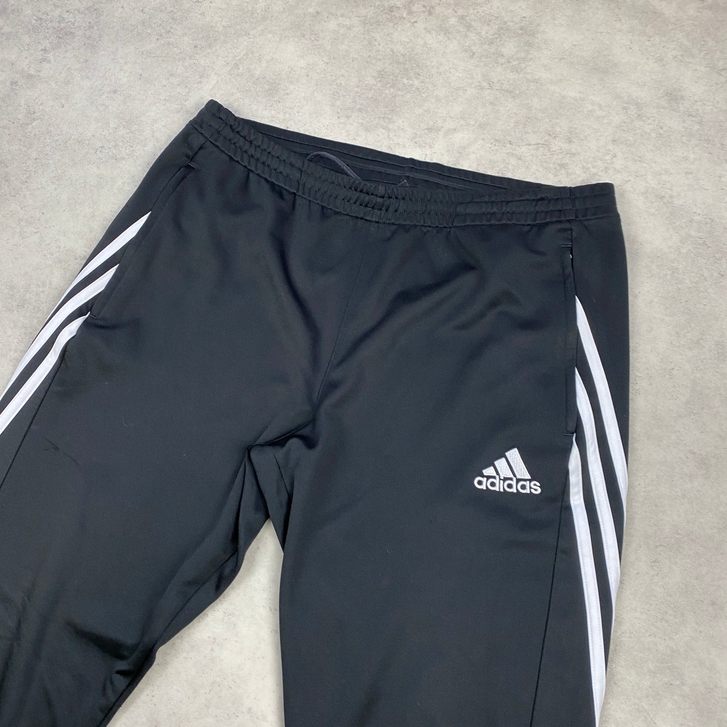 Adidas pants (L)