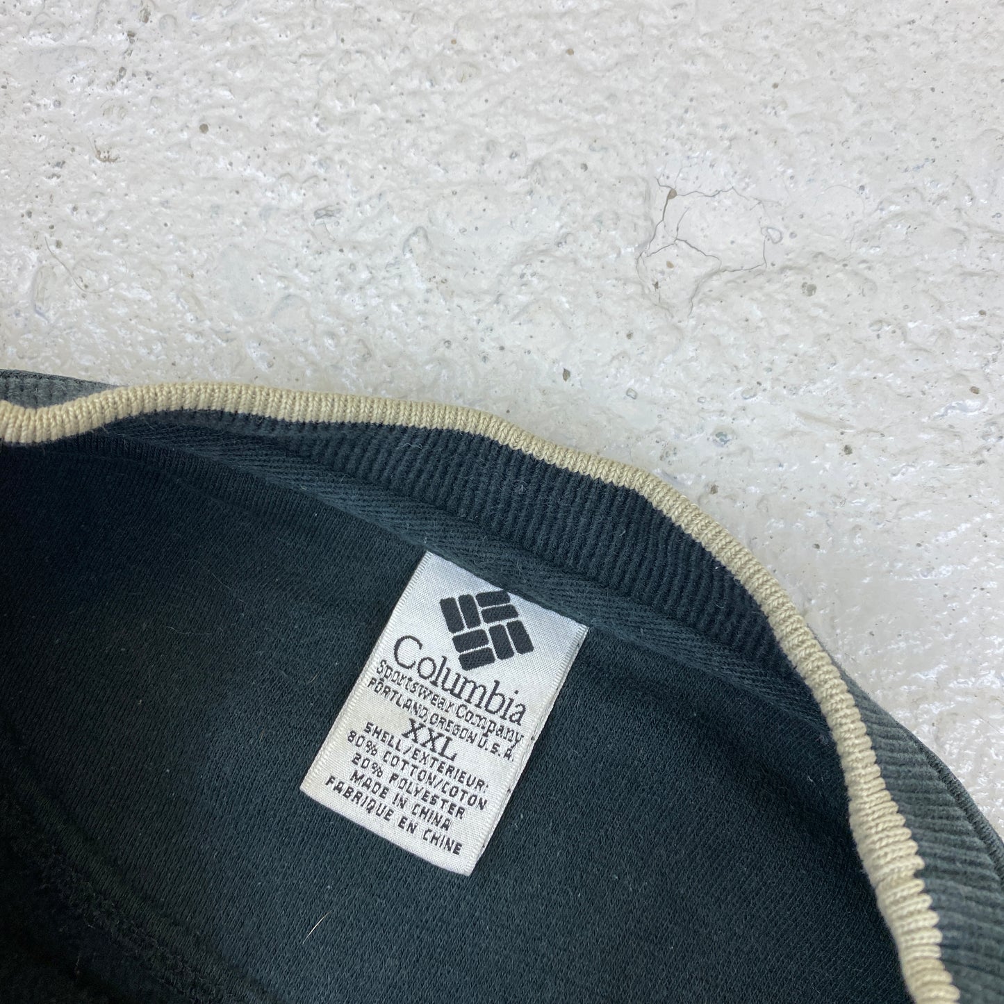 Columbia RARE heavyweight embroidered sweater (XL)