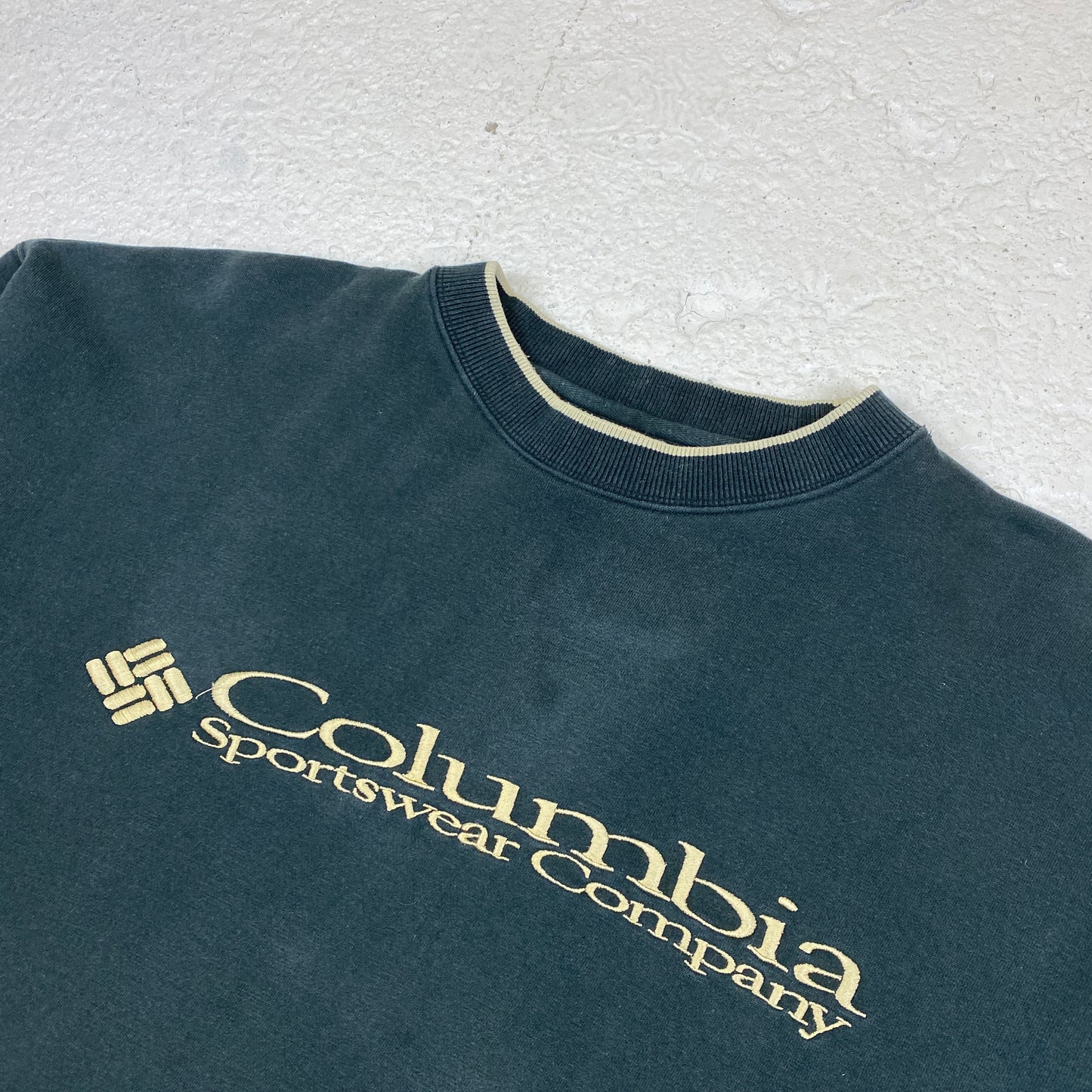 Columbia RARE heavyweight embroidered sweater (XL)
