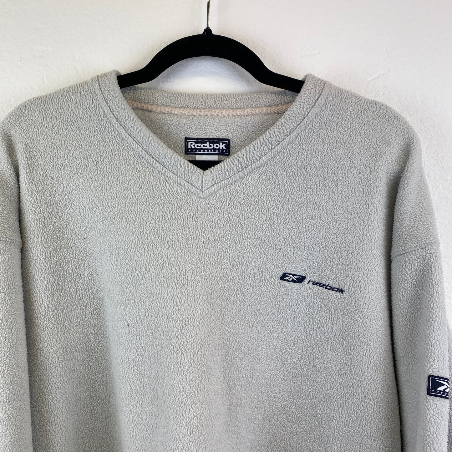 Reebok v-neck fleece sweater (L-XL)
