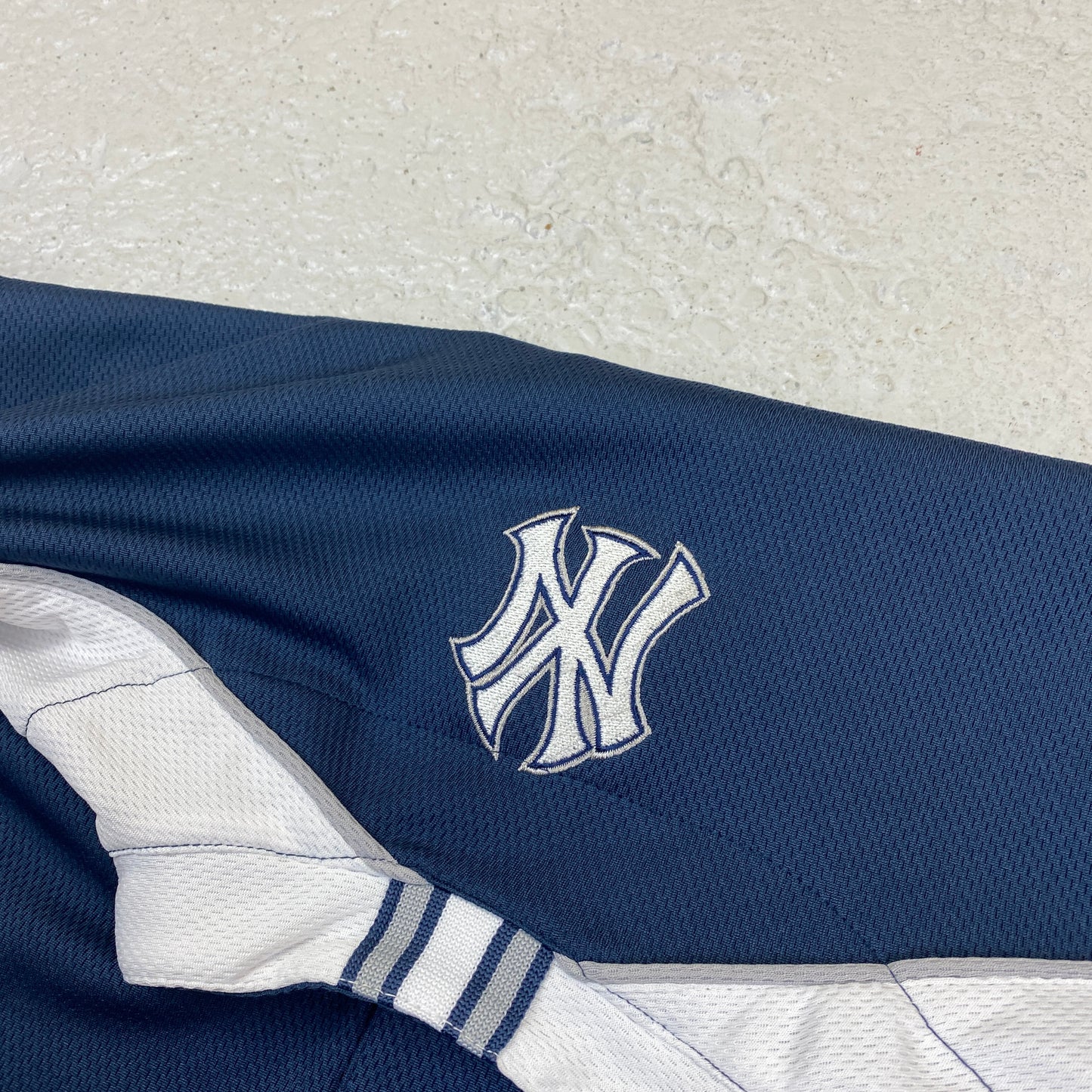 New York Yankees embroidered jersey shirt (XS-S)