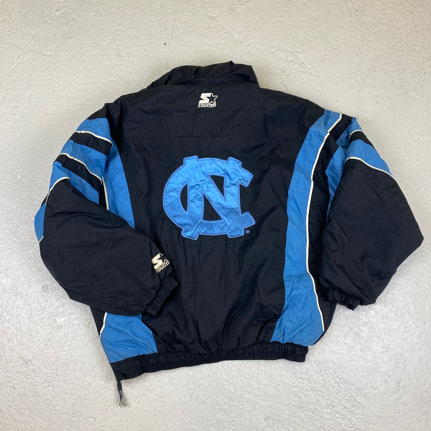 Starter RARE North Carolina heavyweight embroidered windbreaker (XL)