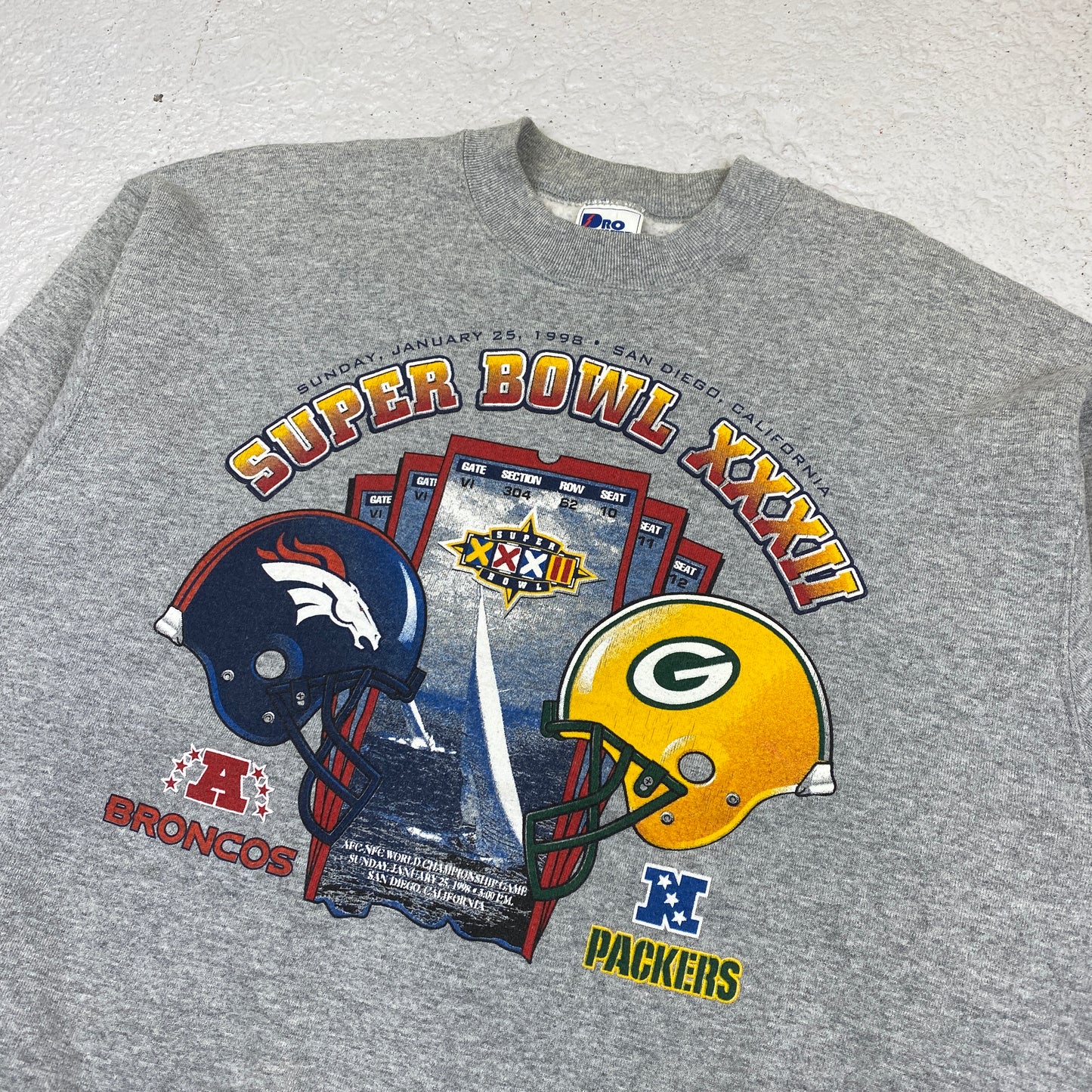 Super Bowl RARE sweater (L)