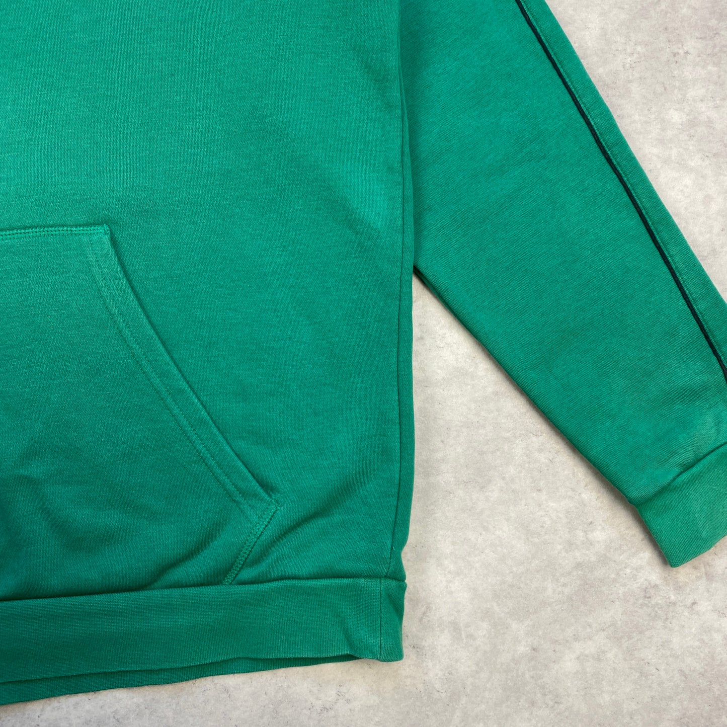 Adidas hoodie (M-L)