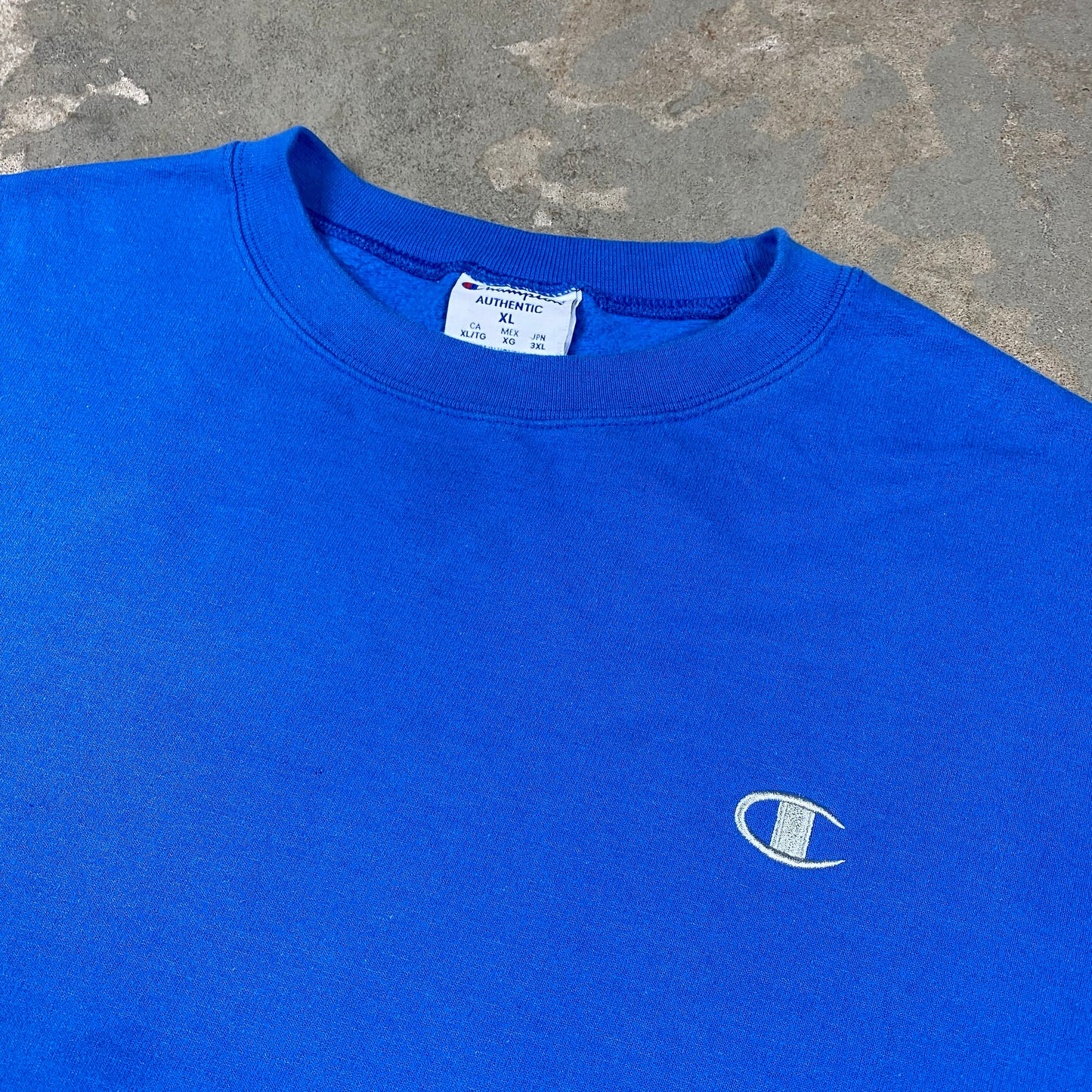 Champion embroidered sweater (XL)