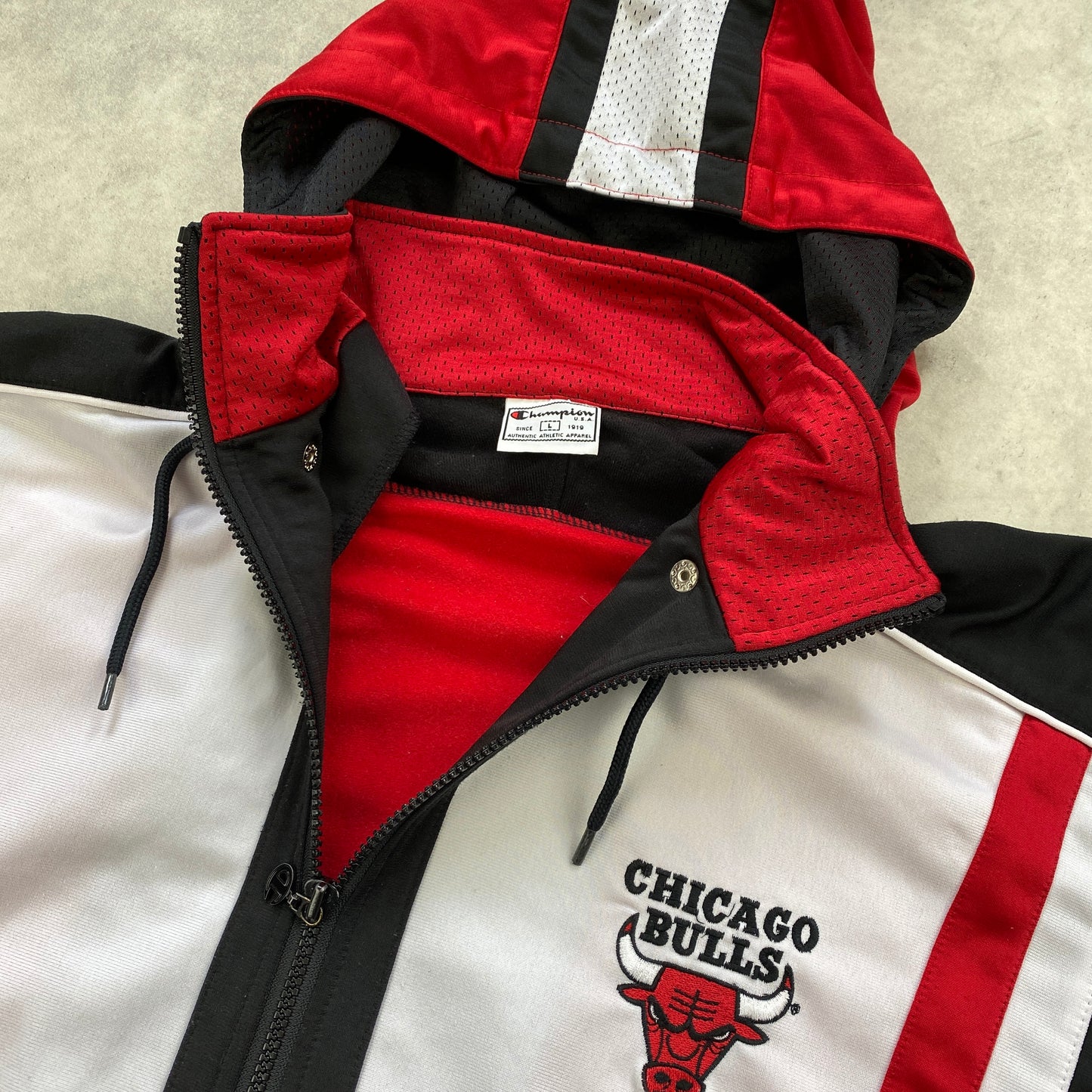 Champion Chicago Bulls RARE zip shirt (L-XL)