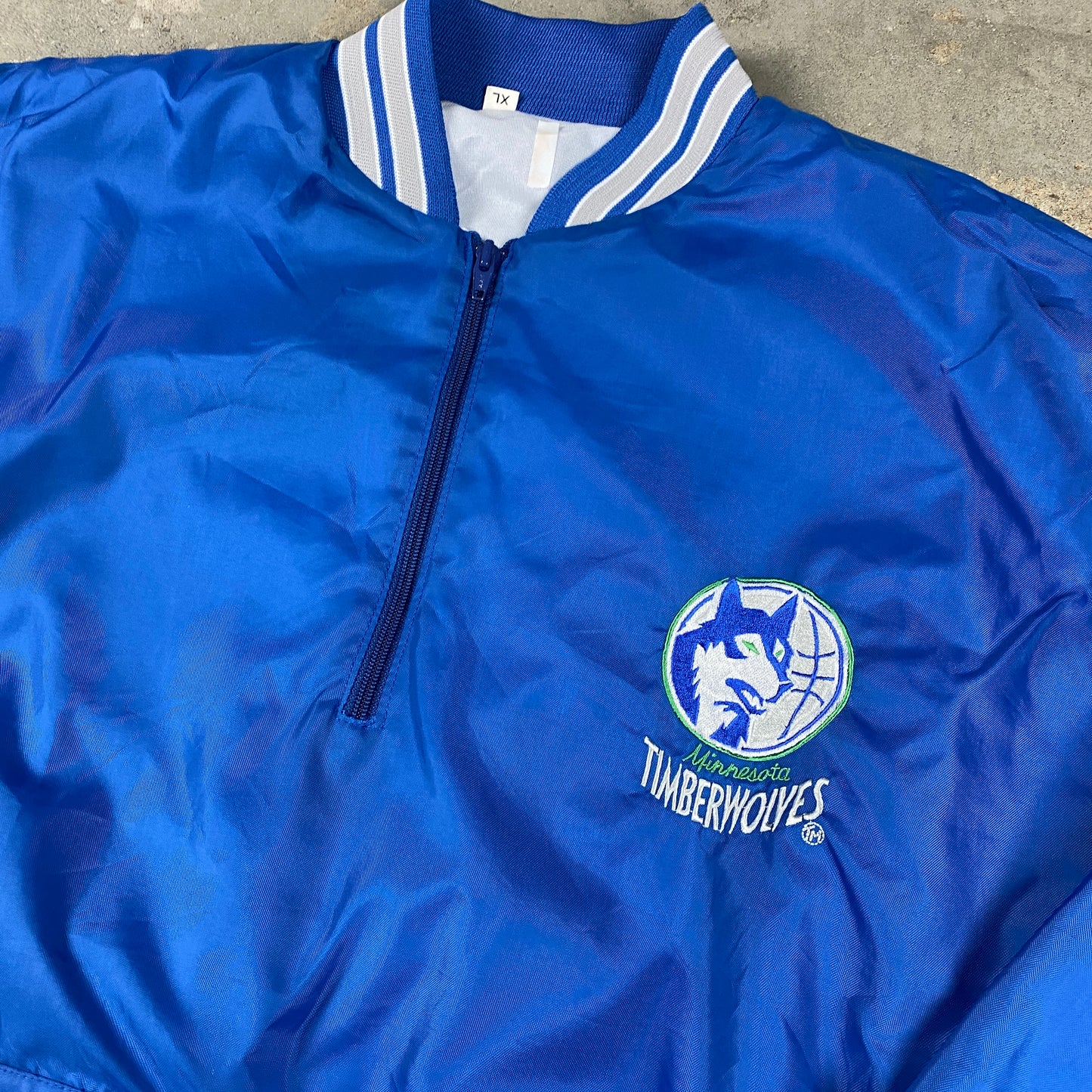 Minnesota Timberwolves 1/4 zip windbreaker (M)