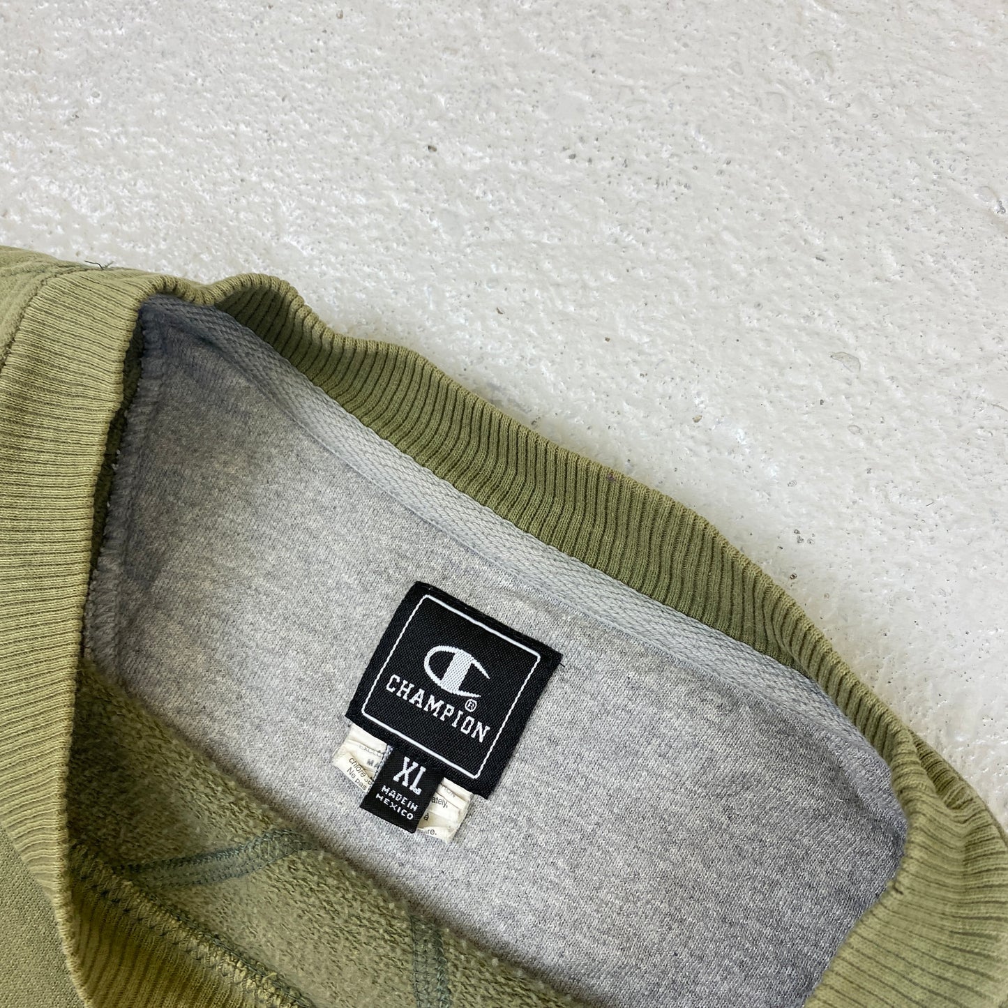 Champion heavyweight washed sweater (XL)