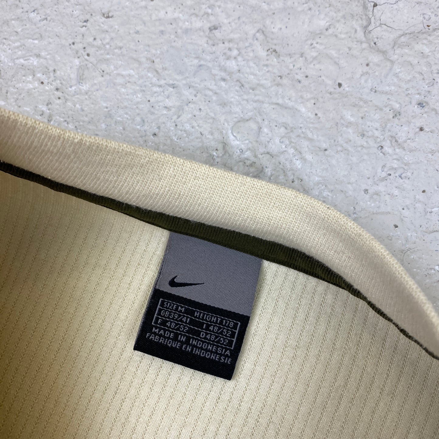 Nike RARE heavyweight v-neck sweater (M-L)