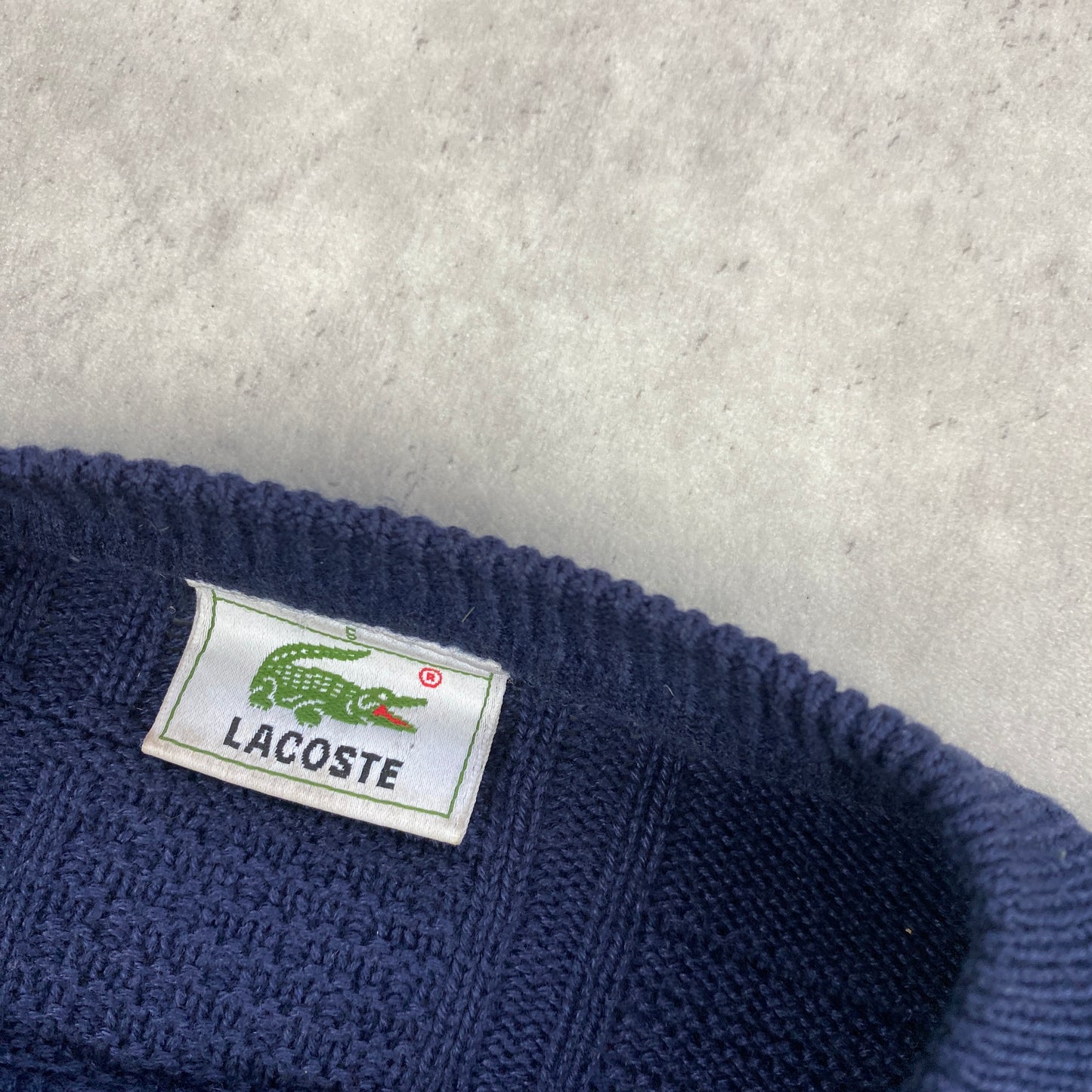 Lacoste knit sweater (L-XL)