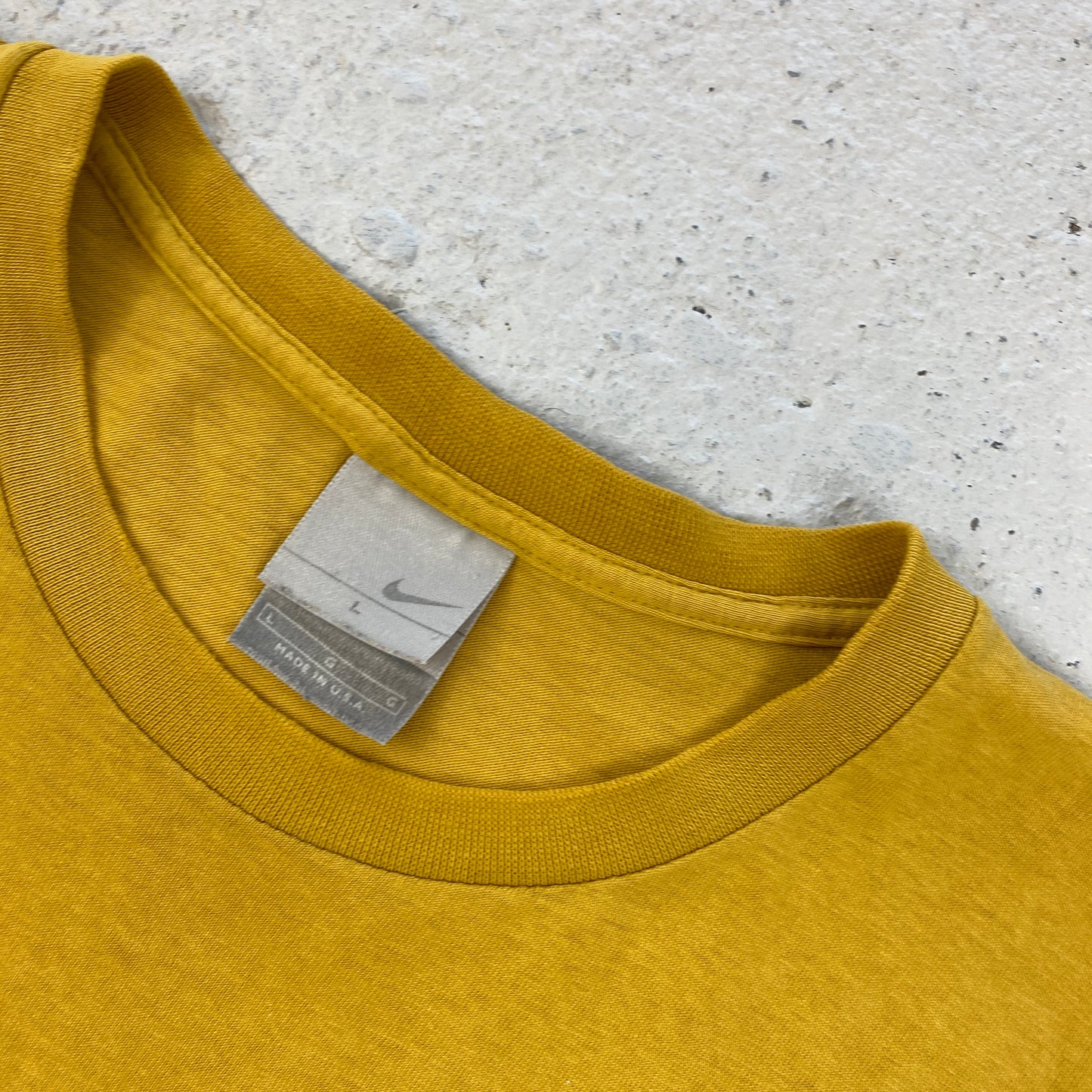 Nike heavyweight tee (L-XL)