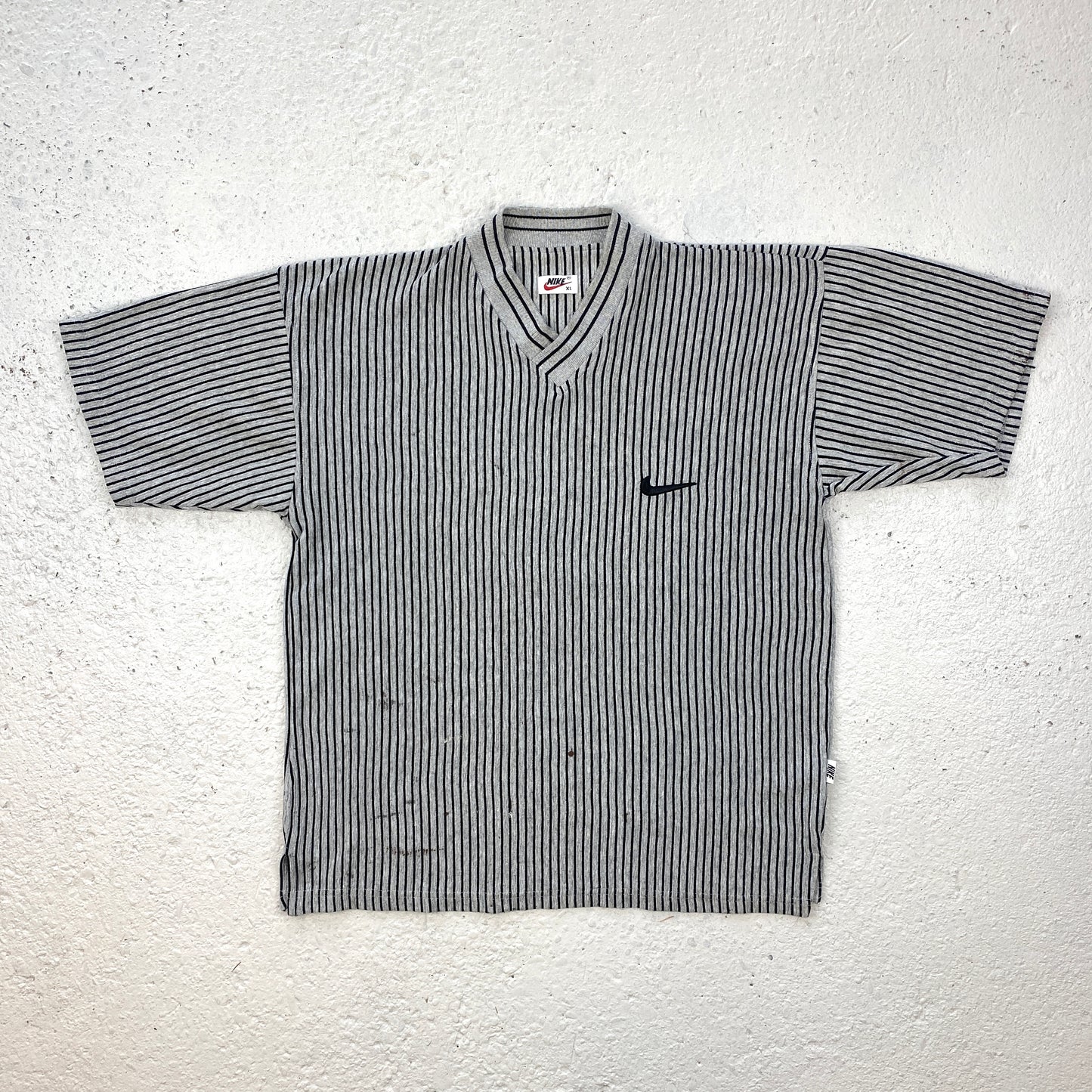 Nike RARE v-neck tee (M-L)